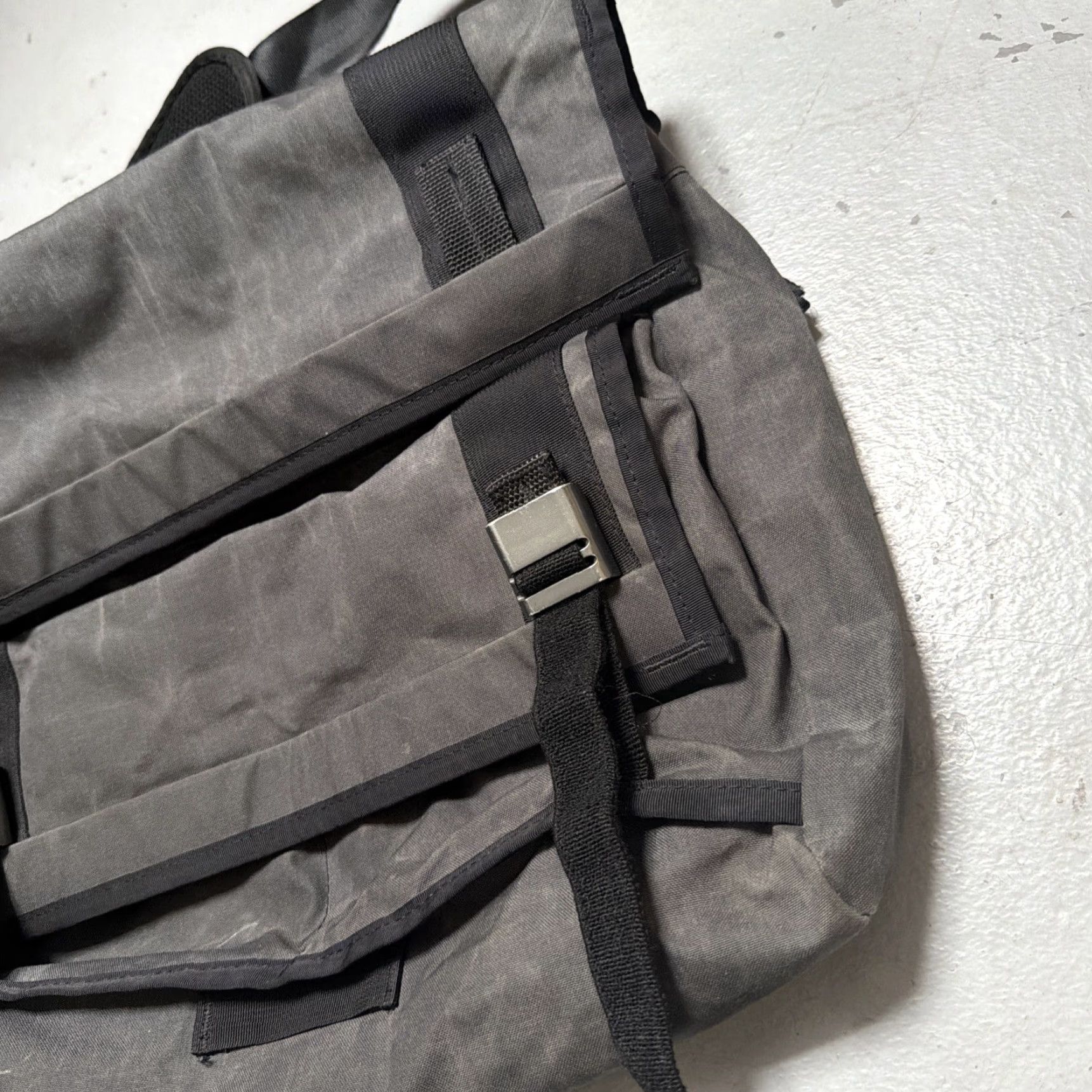 Mission Workshop Mission Workshop Rummy AP Messenger Bag Unisex Adults Gray Cotton Canvas USA SF Bicycle Travel School Graffiti Size ONE SIZE - 3 Thumbnail