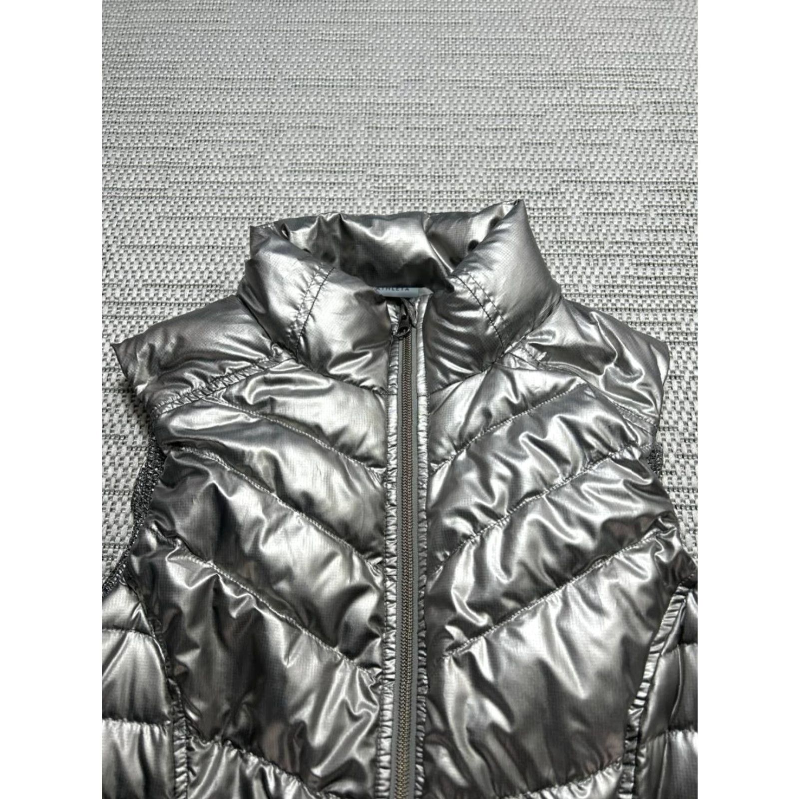 Athleta Athleta Vest Womens Small Silver Down Insulated Full Zip Puffer Shirt Womens Short Sleeve? Size S / US 4 / IT 40 - 2 Thumbnail