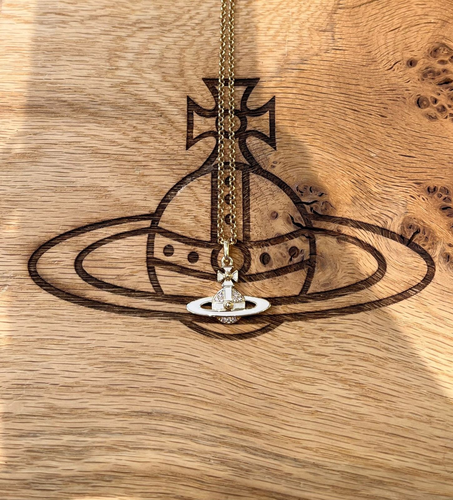 Vivienne Westwood o1f1d3z0525 Size: OS / Neil Mini Bas Relief Pendant Necklace Size ONE SIZE - 1 Preview