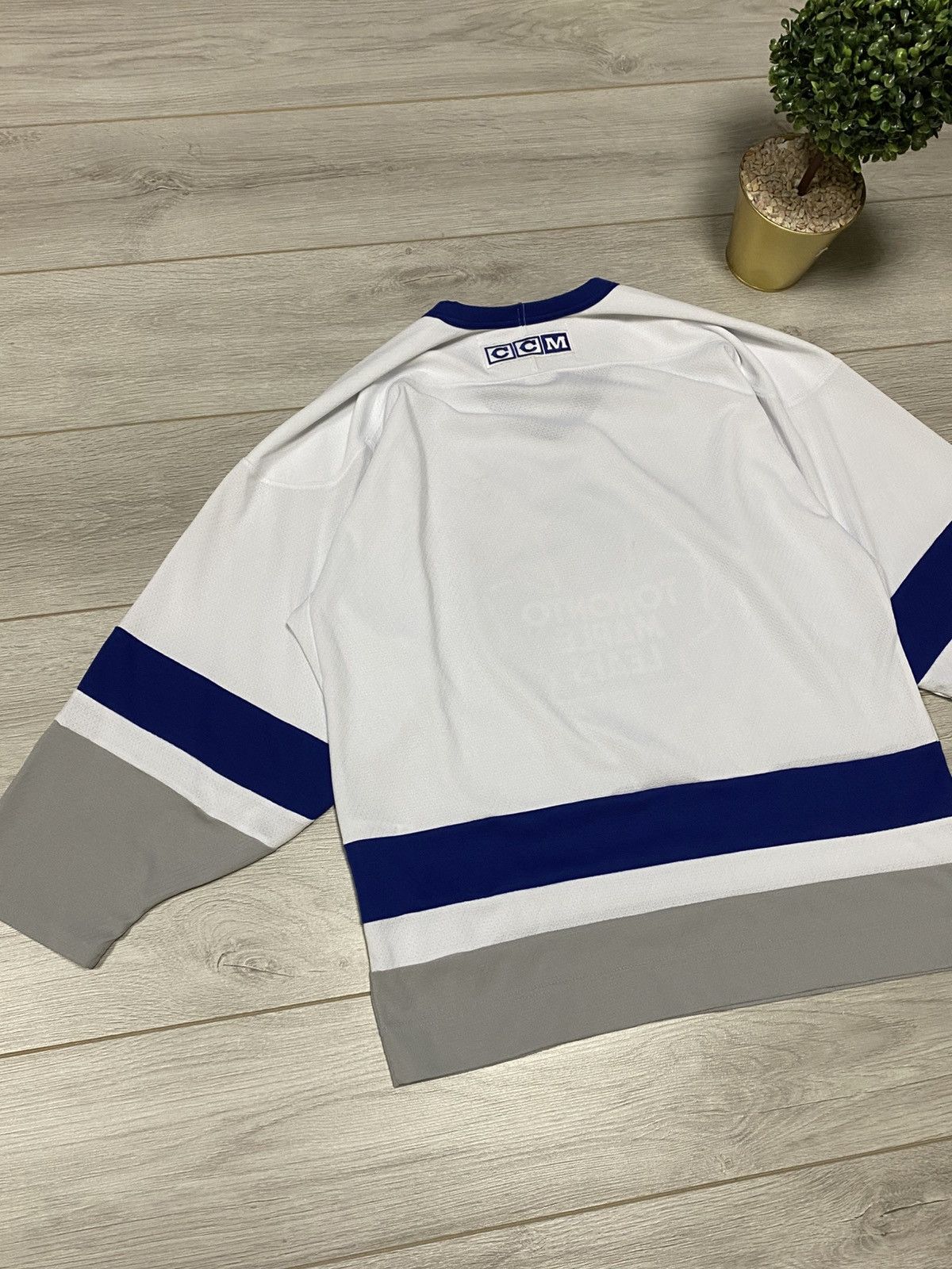 NFL Toronto Maple leafs Canada hockey jersey long sleeve Size US M / EU 48-50 / 2 - 12 Thumbnail