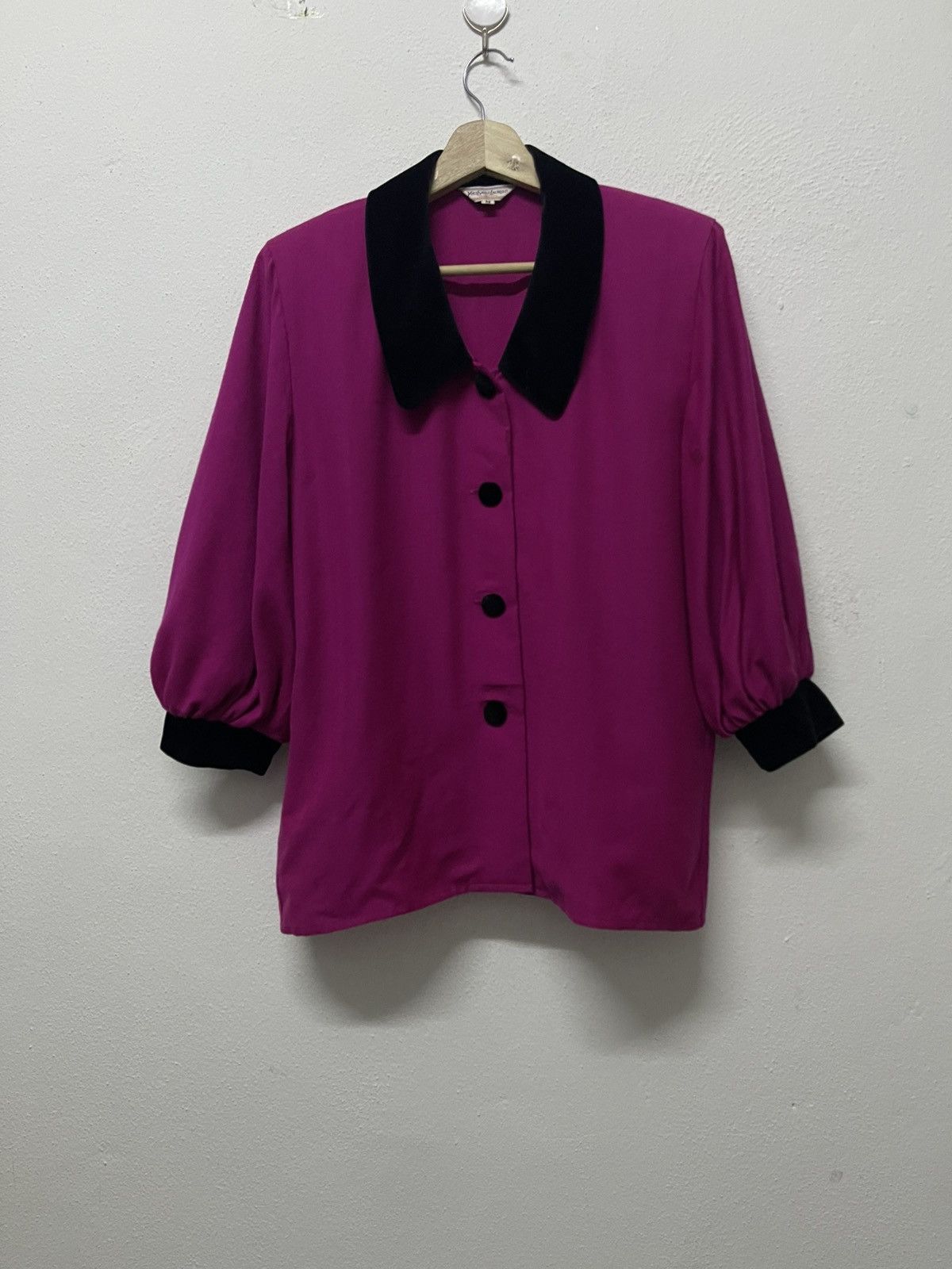 Yves Saint Laurent 1990s YVES SAINT LAURENT MAGENTA BLOUSE VELVET COLLAR RARE Size M / US 6-8 / IT 42-44 - 1 Thumbnail