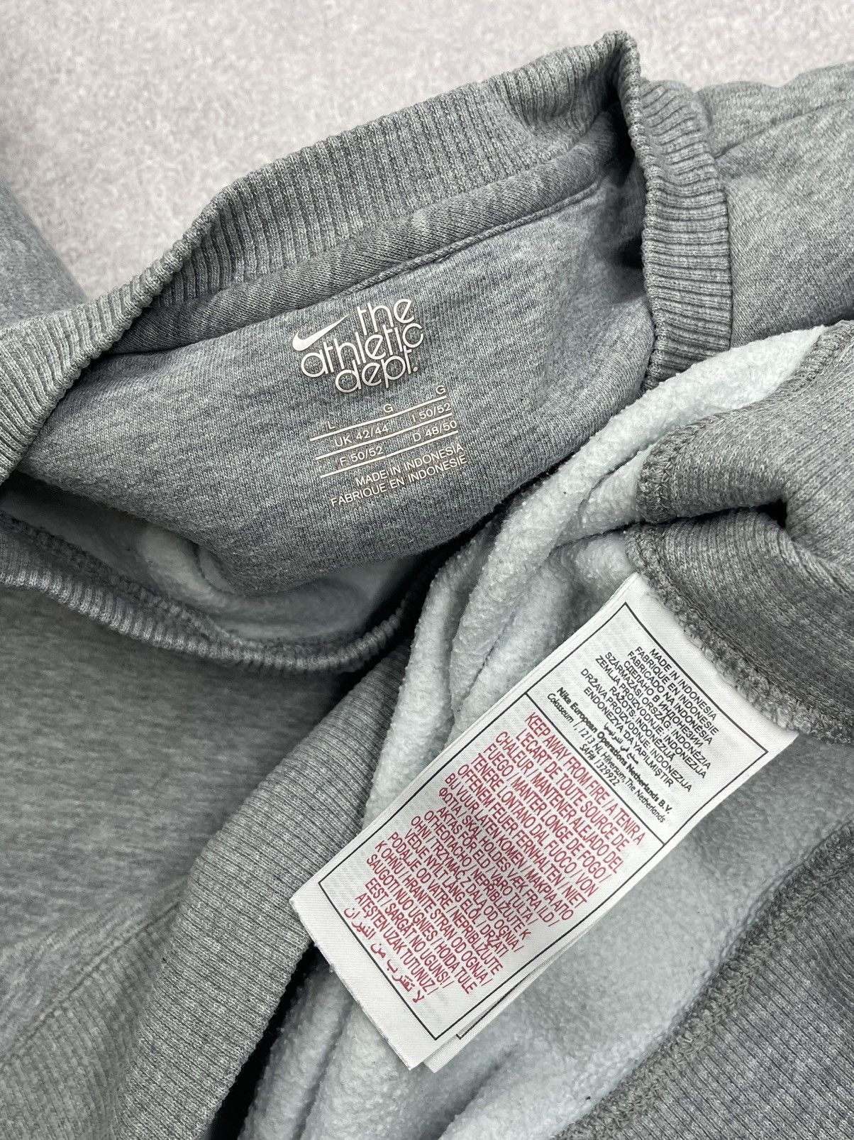 Nike × Nike ACG × Vintage Vintage Nike Basic Grey Crewneck Sweatshirt Small Logo Y2K Size US L / EU 52-54 / 3 - 7 Thumbnail