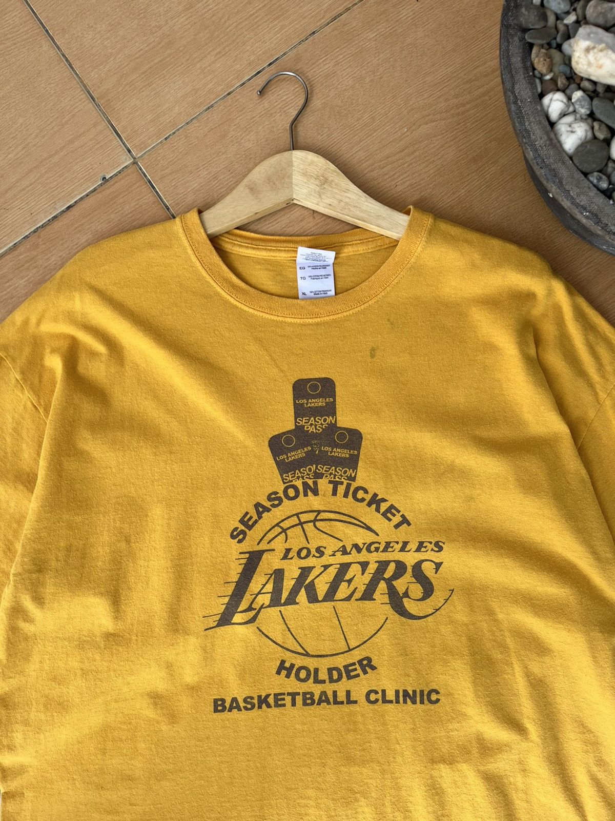 NBA × Vintage 90’s LA Lakers Season Pass Ticket Tees (Old Logo) Size US XL / EU 56 / 4 - 3 Thumbnail