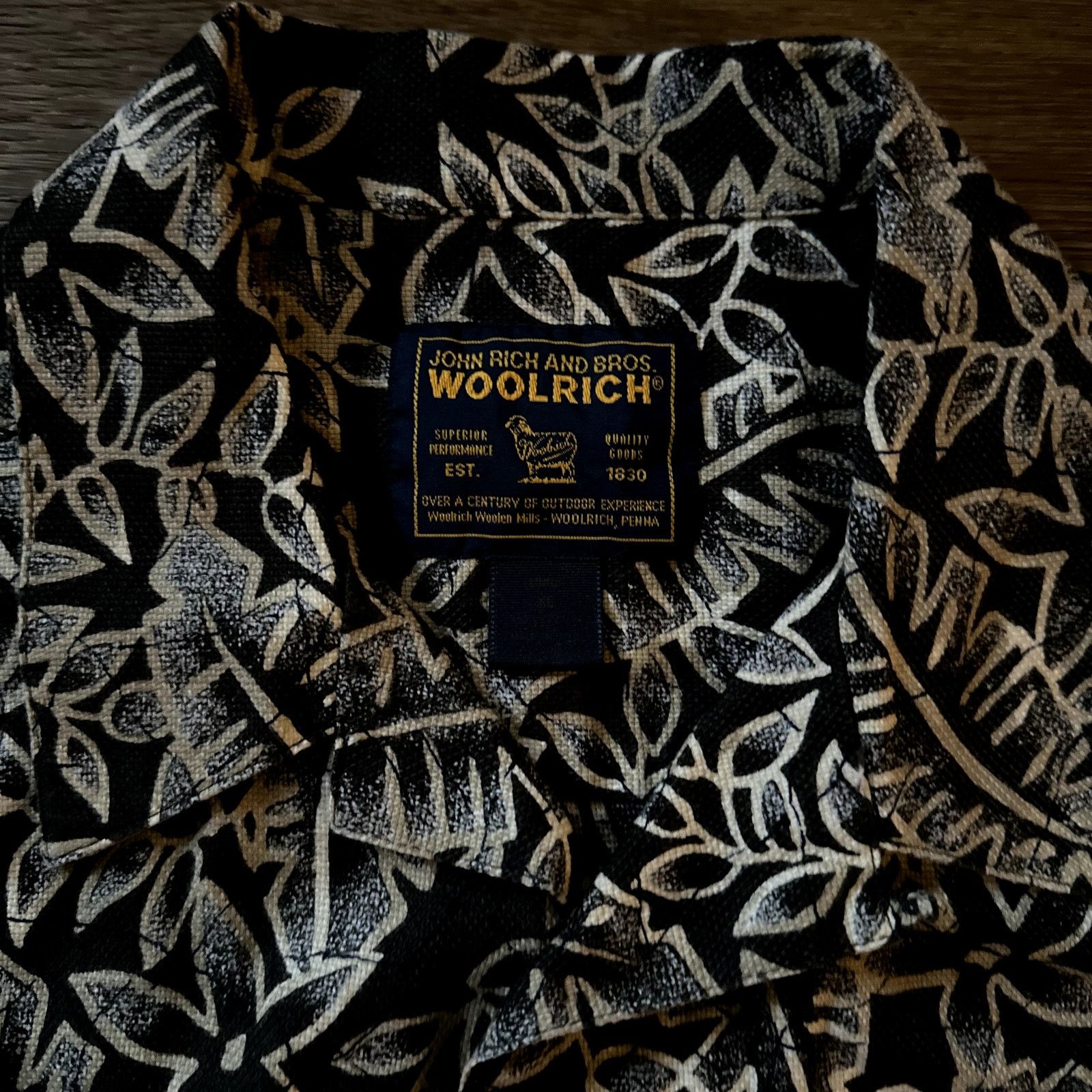 Woolrich Woolen Mills Woolrich short sleeve button-up Size US L / EU 52-54 / 3 - 4 Thumbnail