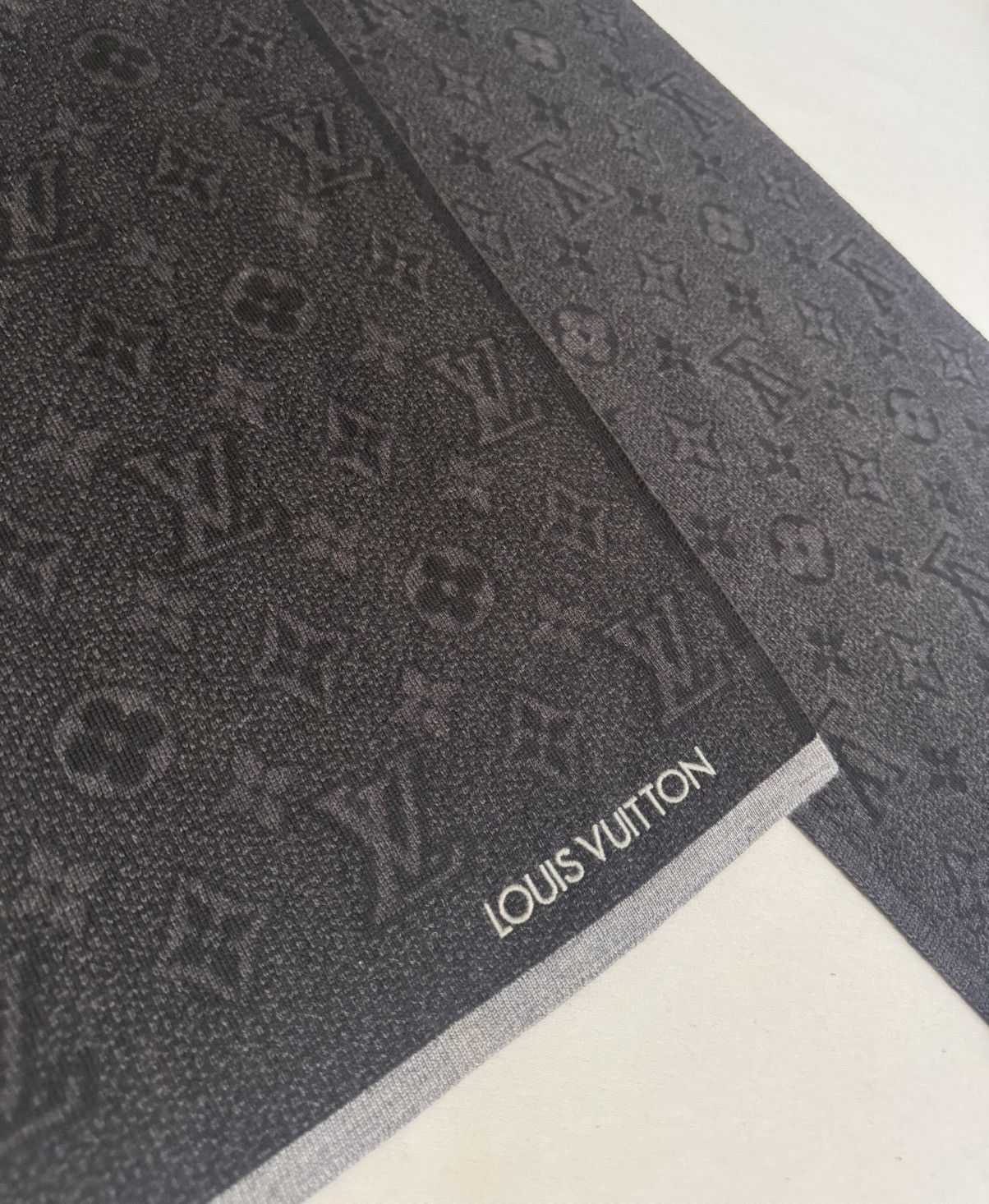 Louis Vuitton Louis Vuitton Monogram Eclipse Scarf M73468 Receipt Box Tags Size ONE SIZE - 2 Thumbnail