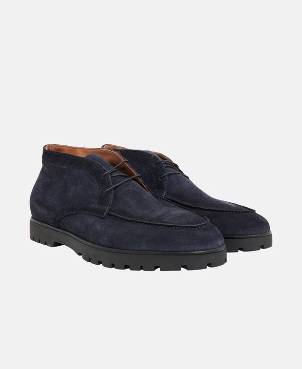 Lace-up shoes
