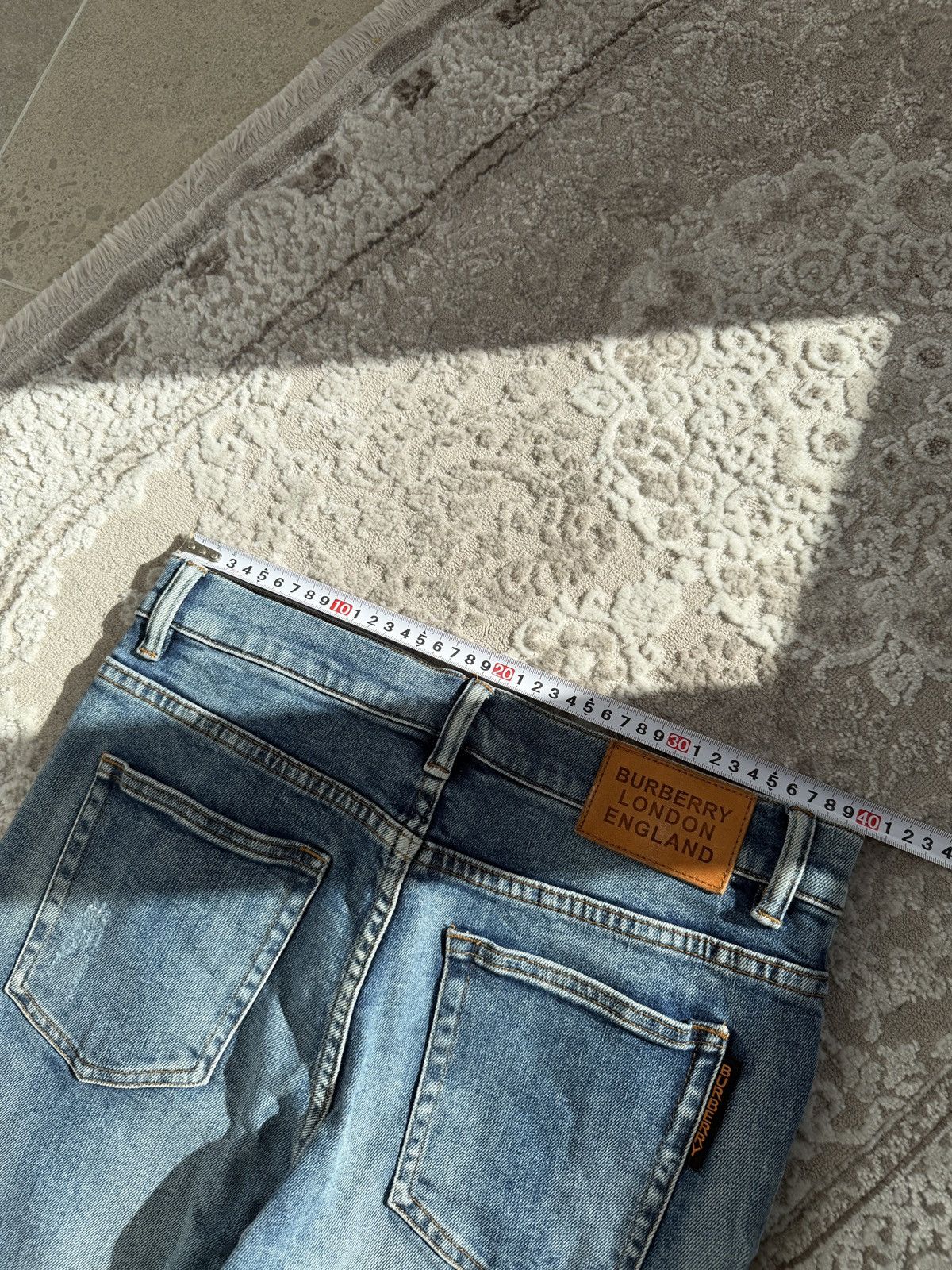 Burberry Burberry rare leg opening logo Jeans Size US 31 - 7 Thumbnail
