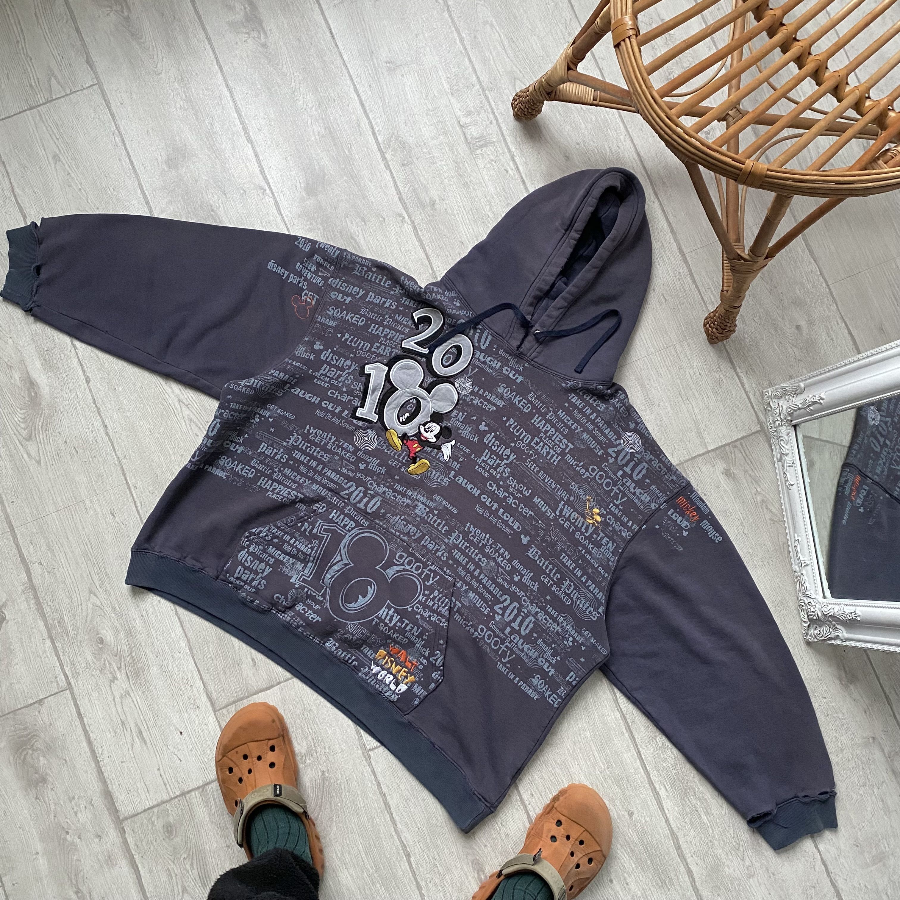 Disney 🦬 Vintage Trashed Mickey Mouse Disney Boxy Hoodie Sun faded Size US XXL / EU 58 / 5 - 11 Thumbnail