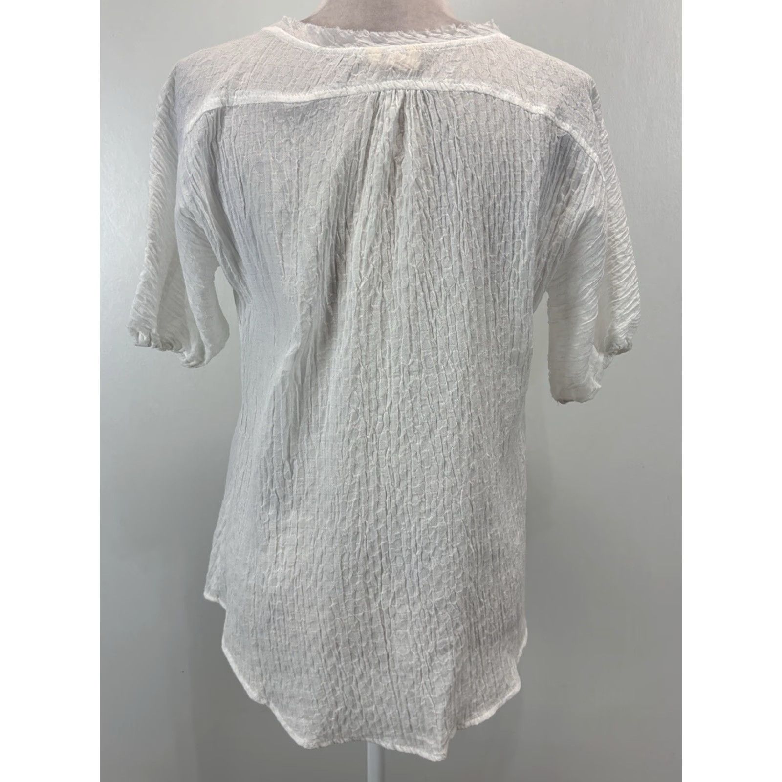 Vintage VINTAGE Sundance Blouse Shirt Women White Short Sleeve Round Neck Crinkle Ruffle S Small 100% Cotton Women’s Mock-Up Size S / US 4 / IT 40 - 3 Thumbnail