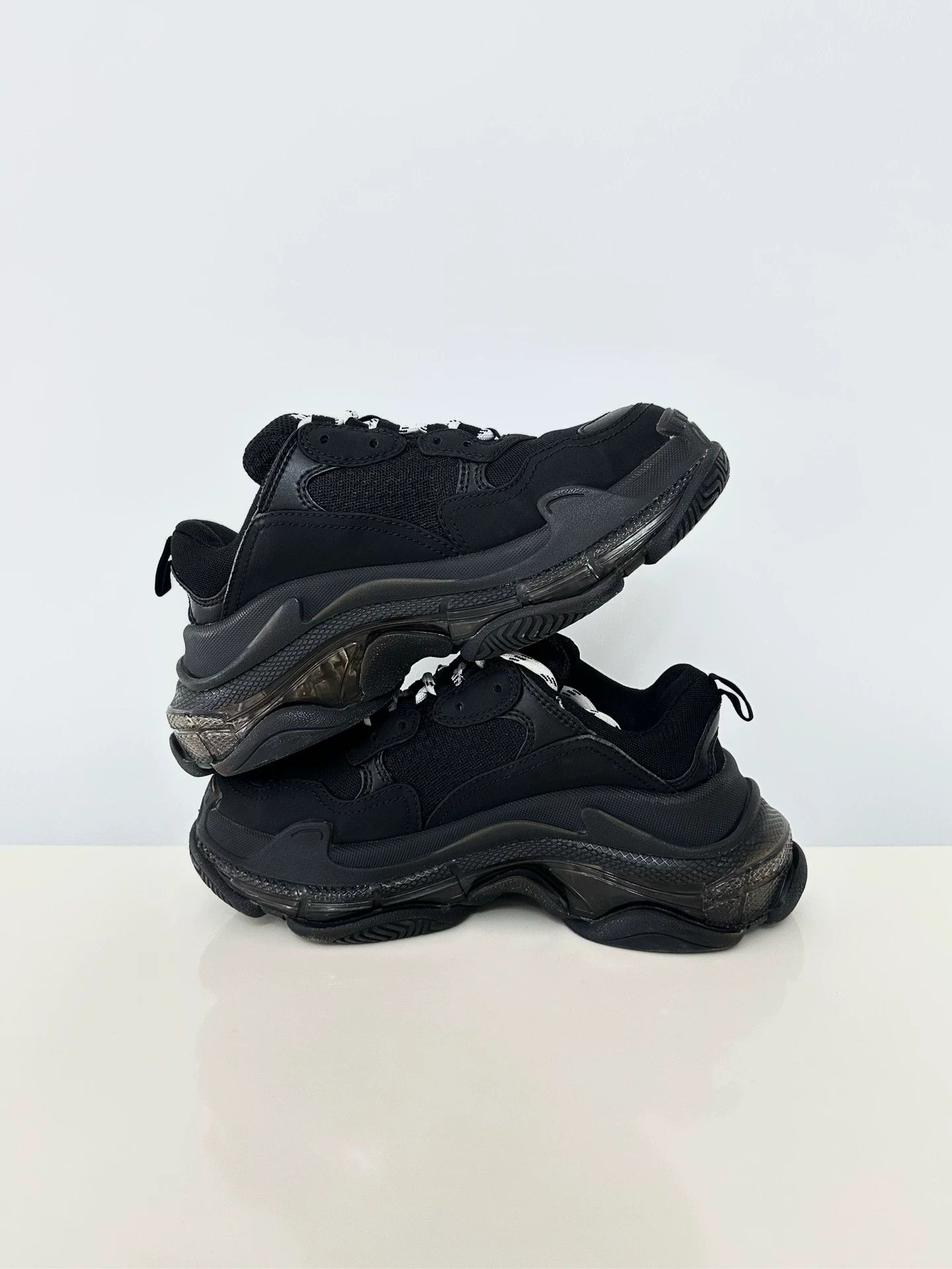 Balenciaga Balenciaga Triple S low-top women's black dad shoe Size US 5 / IT 35 - 7 Thumbnail