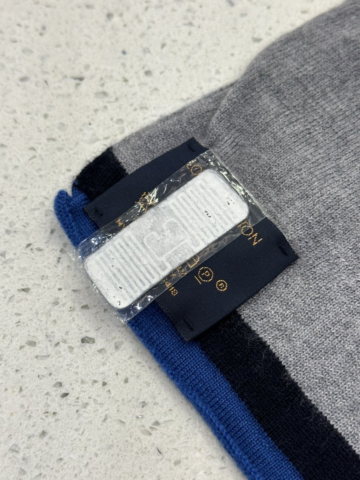 Louis Vuitton Louis Vuitton Blue Grey Scarf Reversible Size ONE SIZE - 5 Thumbnail
