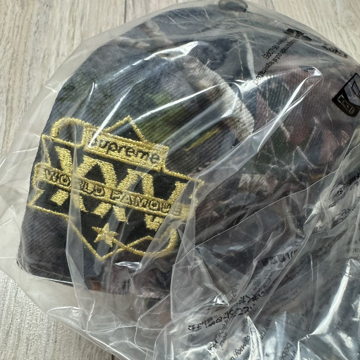 New Era × Supreme Supreme Championship Box Logo Fitted Hat Kanati Camo DS Size ONE SIZE - 7 Thumbnail