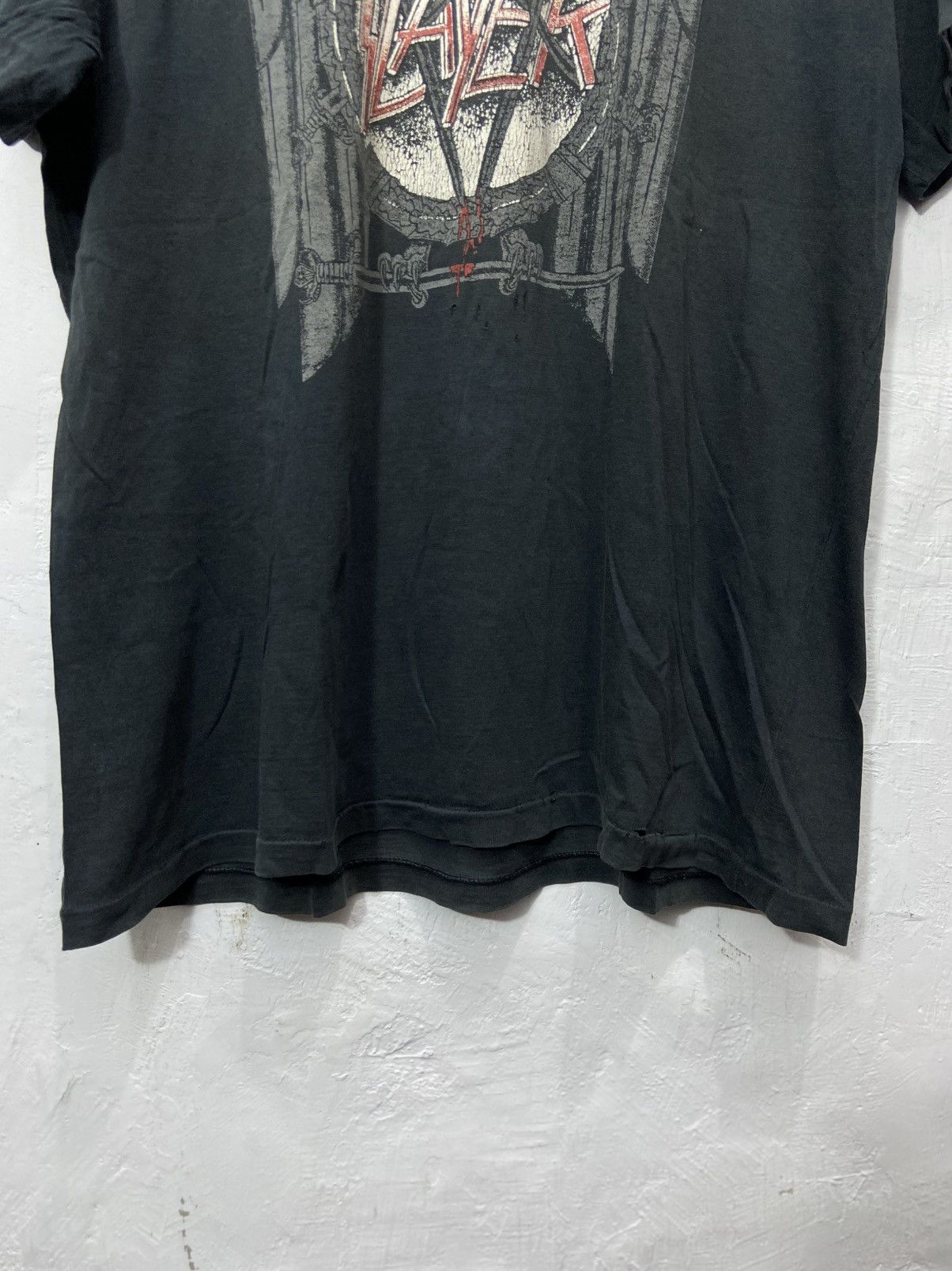 Band Tees Vintage Thrashed Sun Faded Slayer Tshirt 90s Size US XL / EU 56 / 4 - 7 Thumbnail