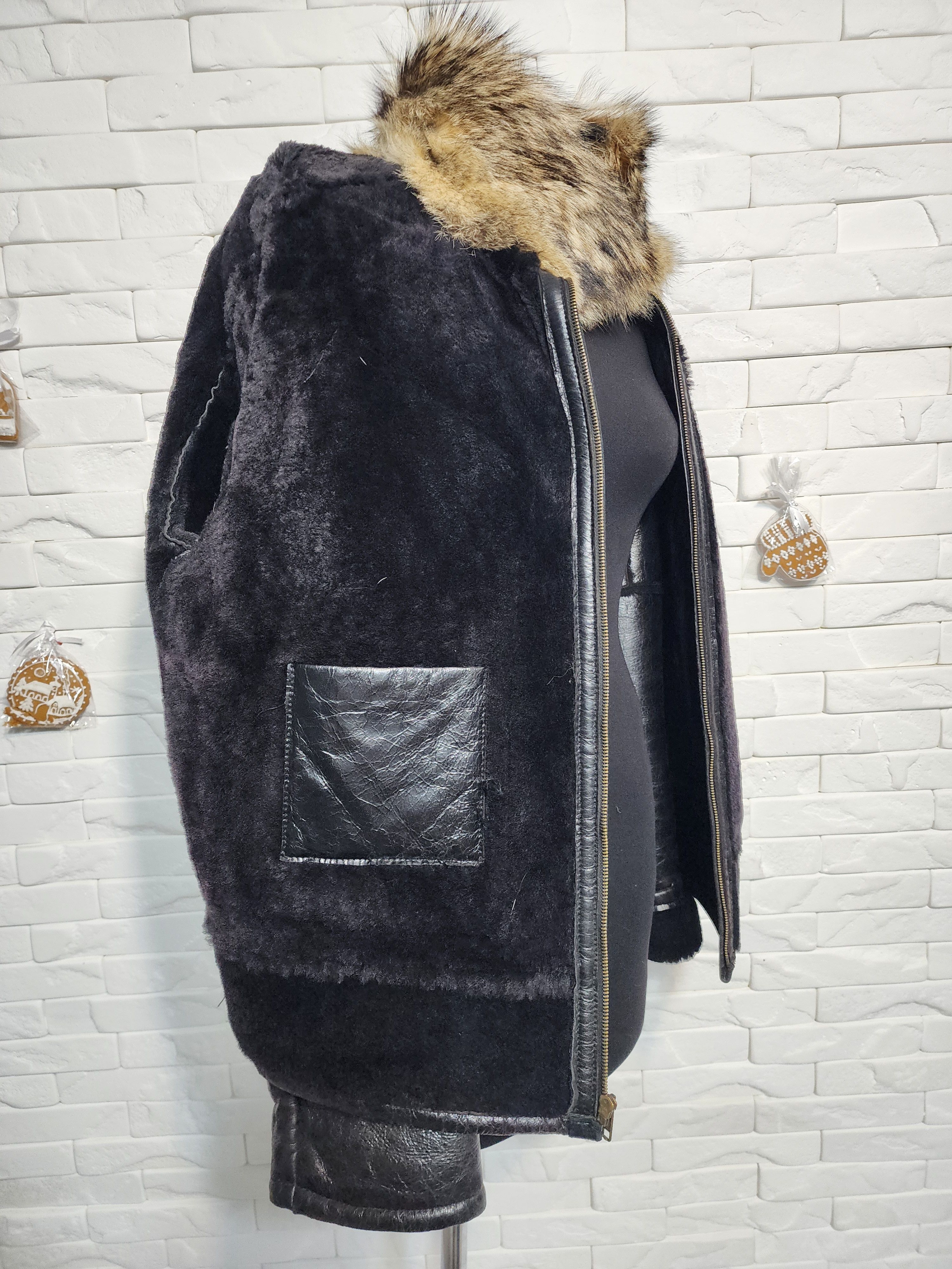 Furla Men's Black Leather Fur Jacket: Genuine Fur, Metal Zipper Size US L / EU 52-54 / 3 - 8 Thumbnail