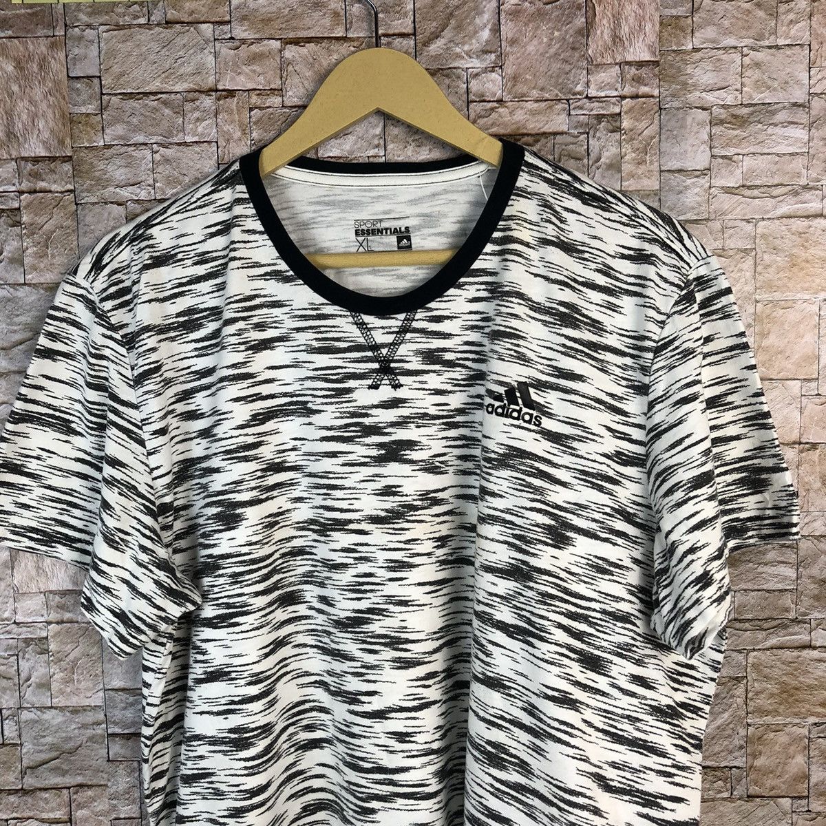 Adidas Adidas camo White T-Shirt #A529 Size US XL / EU 56 / 4 - 5 Thumbnail