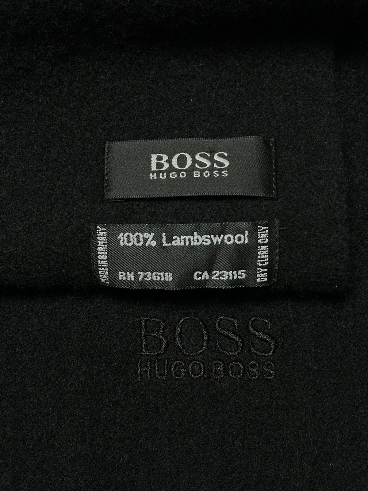 Hugo Boss Hugo Boss LambsWool Minimalist Logo Scarf Size ONE SIZE - 3 Thumbnail