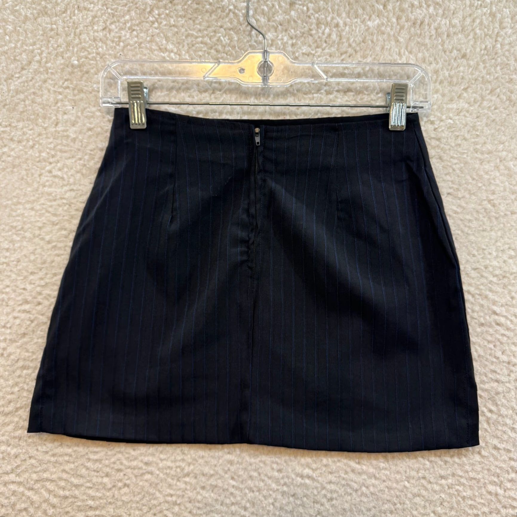 Vintage VINTAGE 90s Y2K Black Pinstripe Mini Skirt - Office Siren - Women 0/2, 24/25, Regular Size 26" / US 2 / IT 38 - 2 Thumbnail