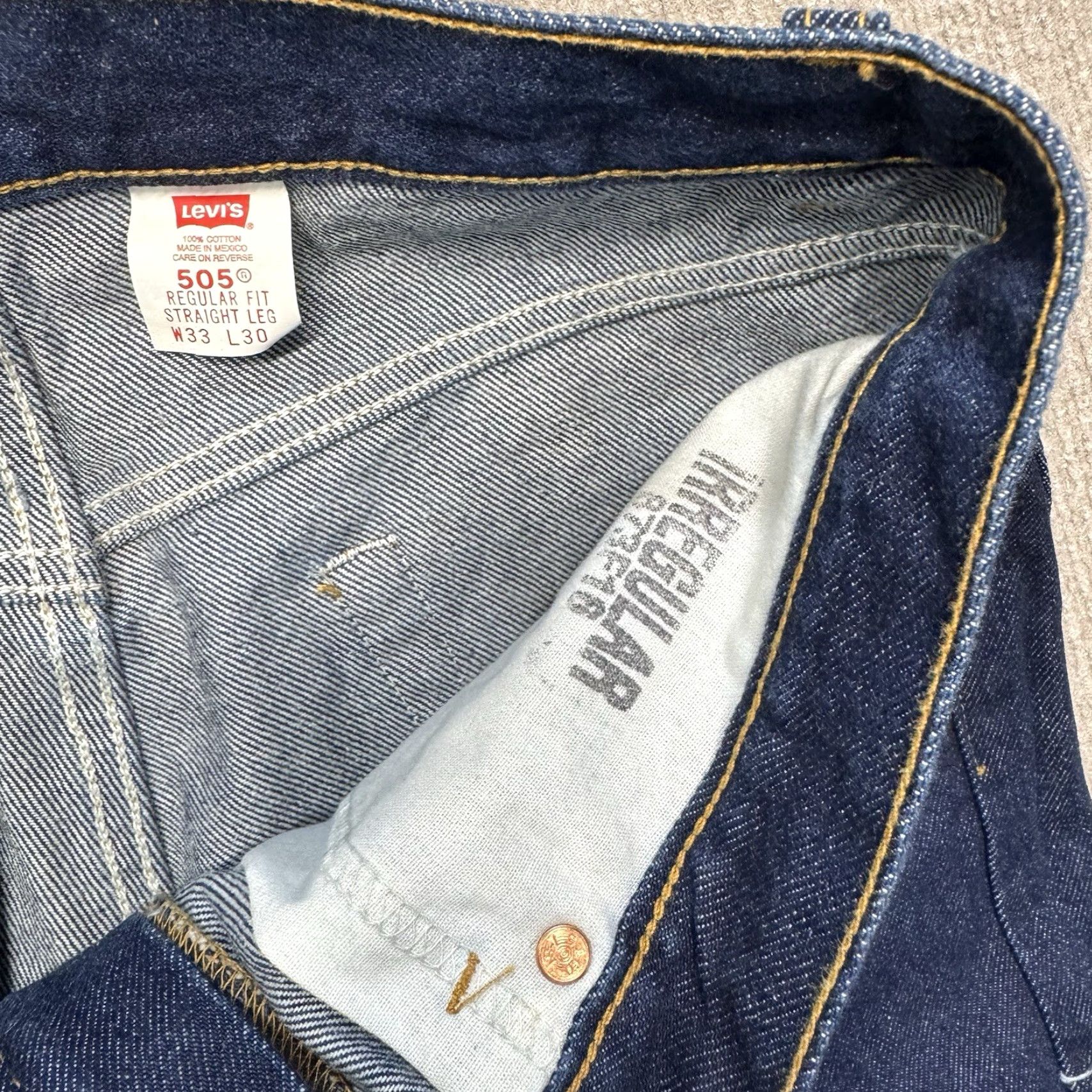 Levi's VINTAGE Levi's Jeans 505 Mens 32 x 30 Blue Denim 90s Baggy Straight Leg USA Mexico Relaxed Jeans Size US 32 / EU 48 - 4 Thumbnail