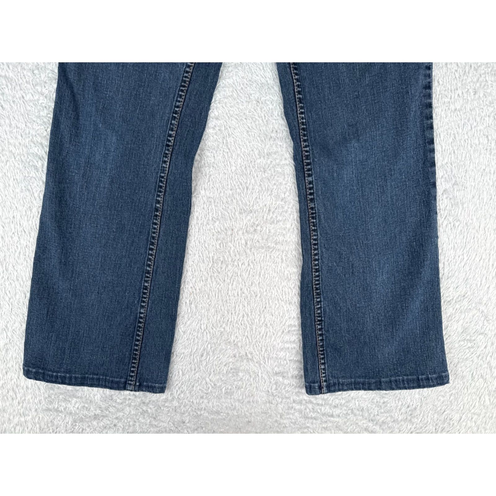Levi's Levi's Jeans Women 8 Blue Denim Bootcut Mid Rise 27in 26in Inseam 5-Pocket Cotton Blend Stretch Regular Jeans Halloween? No. Size 30" / US 8 / IT 44 - 2 Thumbnail