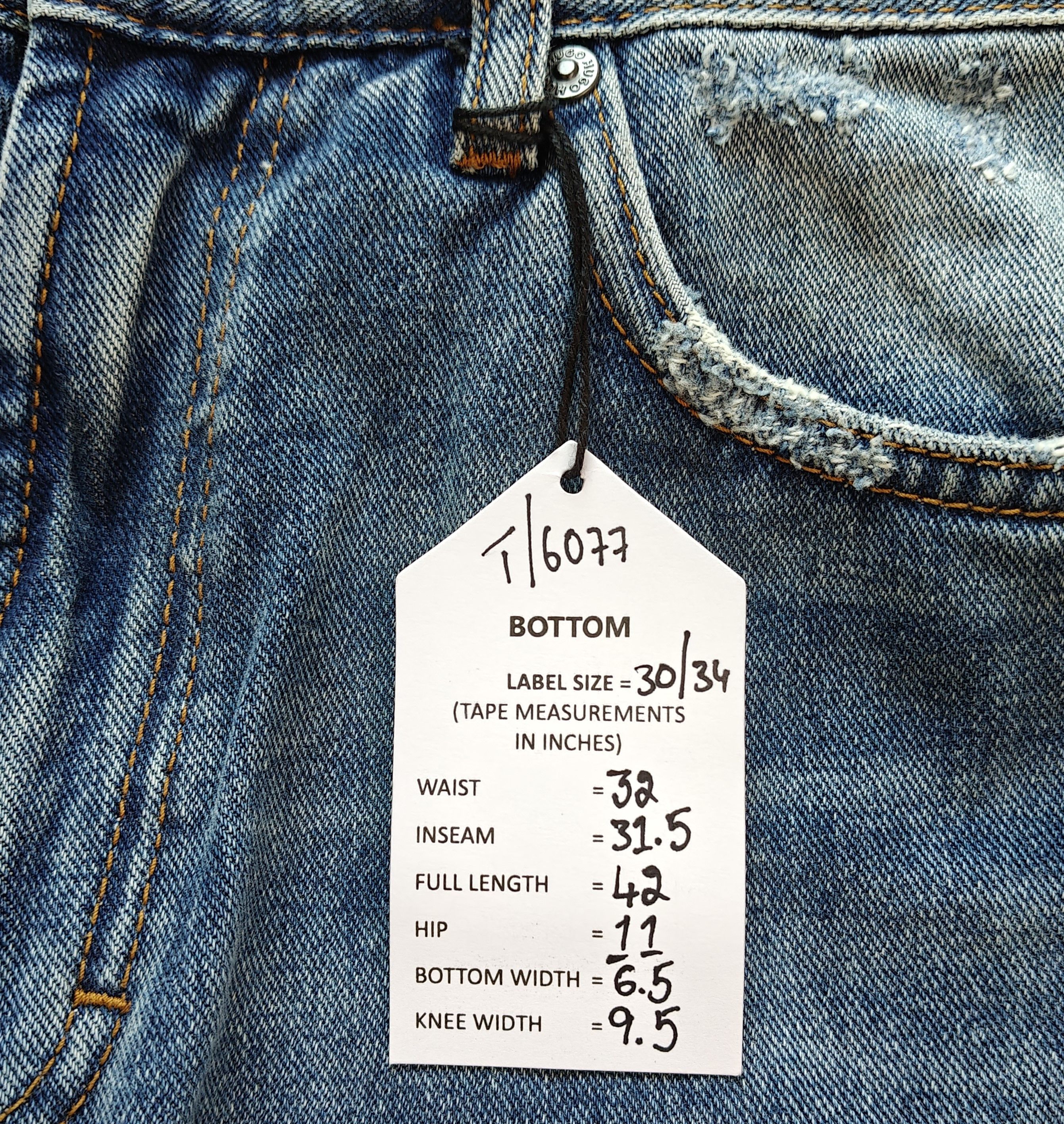 Hugo HUGO Relaxed Tapered Fit men's Jeans Free Shipping T/6077 Size US 30 / EU 46 - 12 Thumbnail