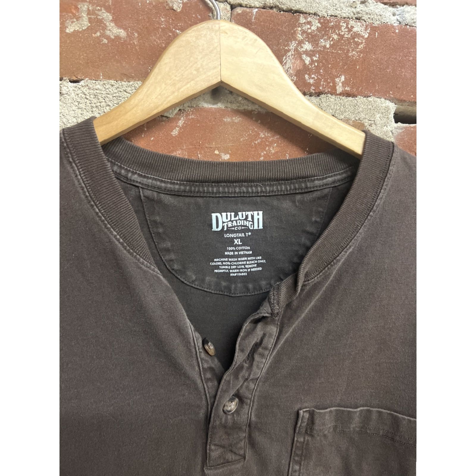 Vintage Duluth Mens Henley T-Shirt Relaxed Fit Long Sleeve Cotton Brown XL T-Shirt Size US XL / EU 56 / 4 - 2 Thumbnail