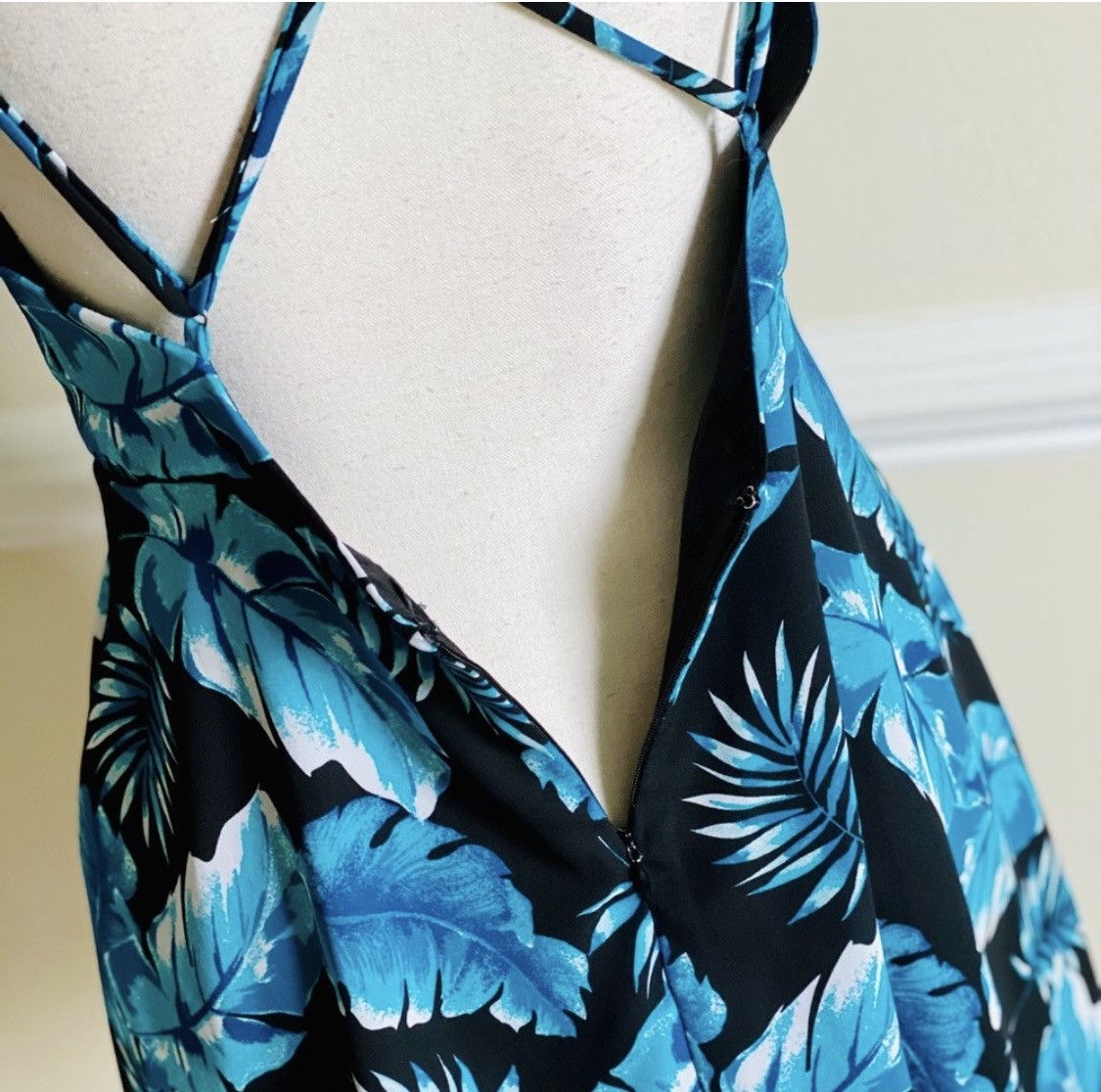 Forever 21 FOREVER 21 OPEN BACK DOUBLE STRAP MINI DRESS Size M / US 6-8 / IT 42-44 - 7 Thumbnail