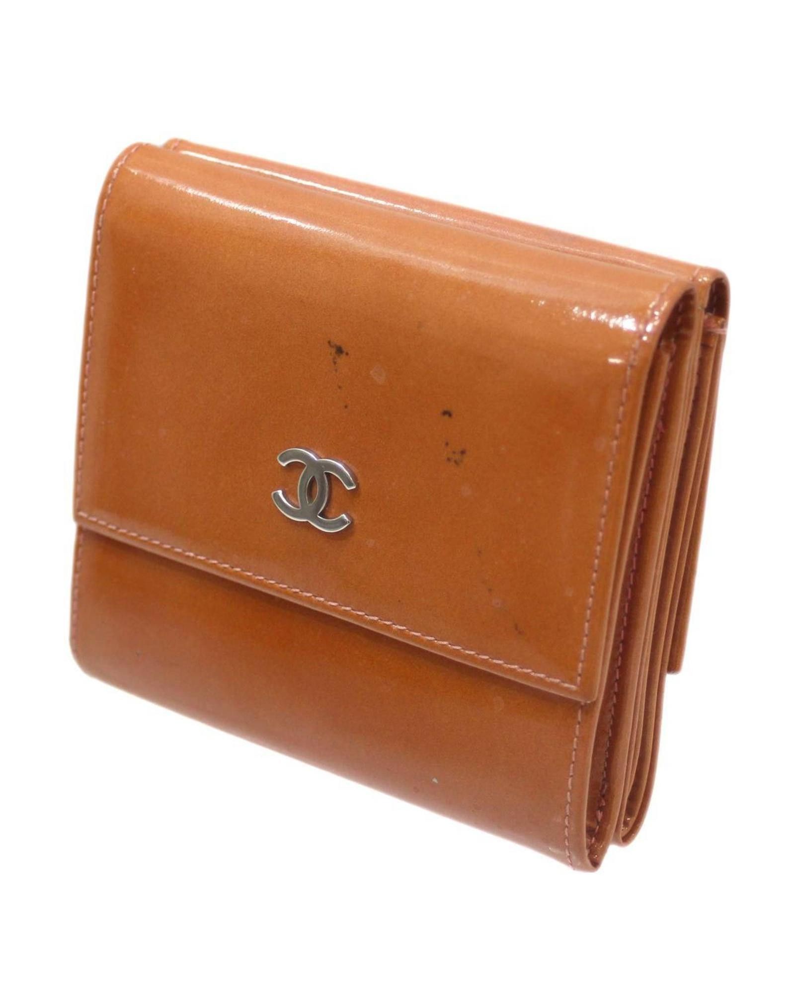 image of Chanel Luxurious Pink Leather Bi-Fold Wallet With Open Closure, Women's