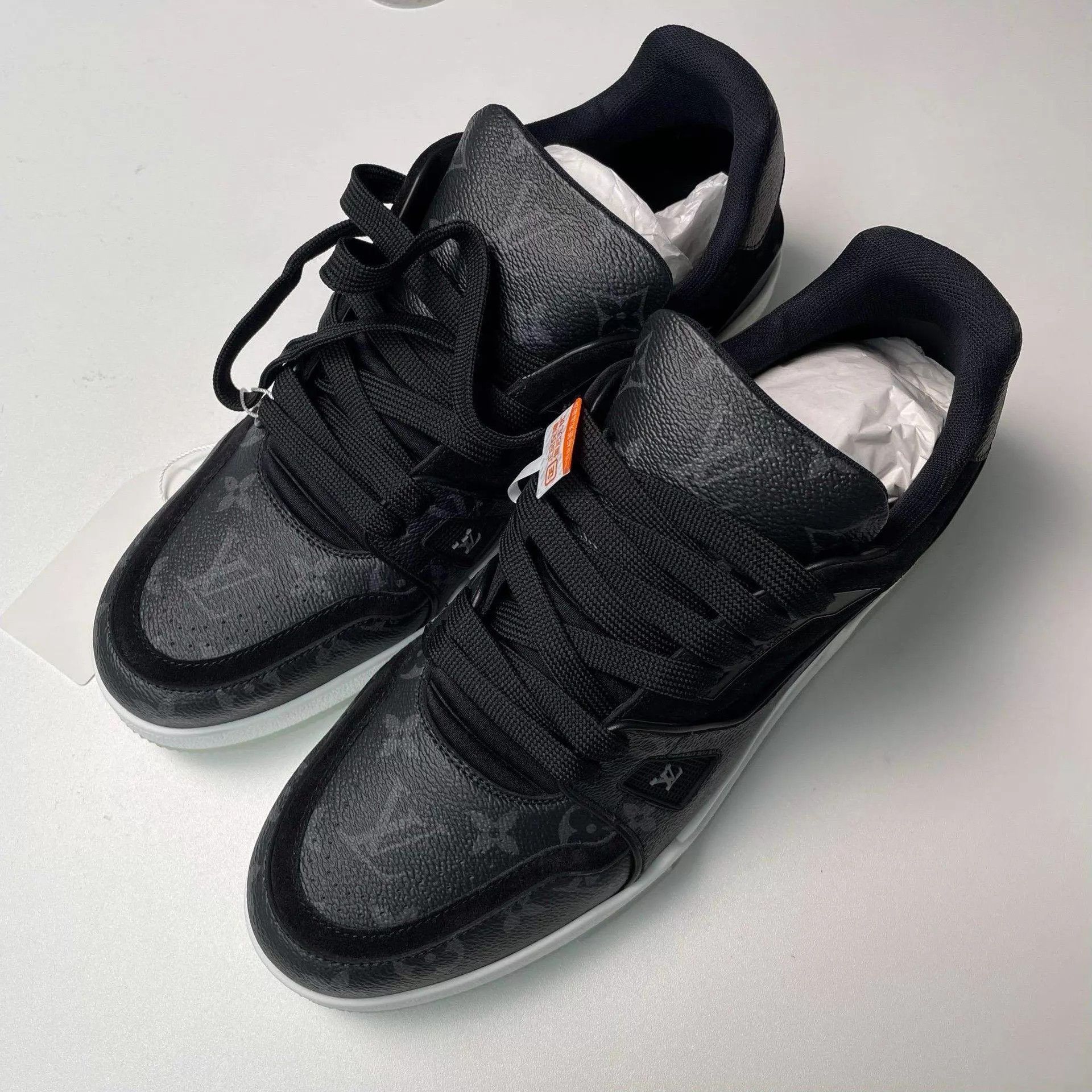 Louis Vuitton Louis Vuitton Black Monogram 23 Sneaker Size 9 Size US 9 / EU 42 - 2 Thumbnail