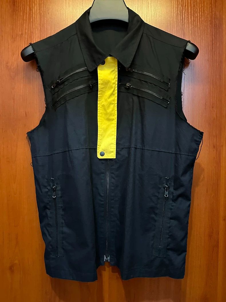 Number (N)ine Number (N)ine 2003 zipper locomotive destruction sleeveless Size US M / EU 48-50 / 2 - 2 Thumbnail