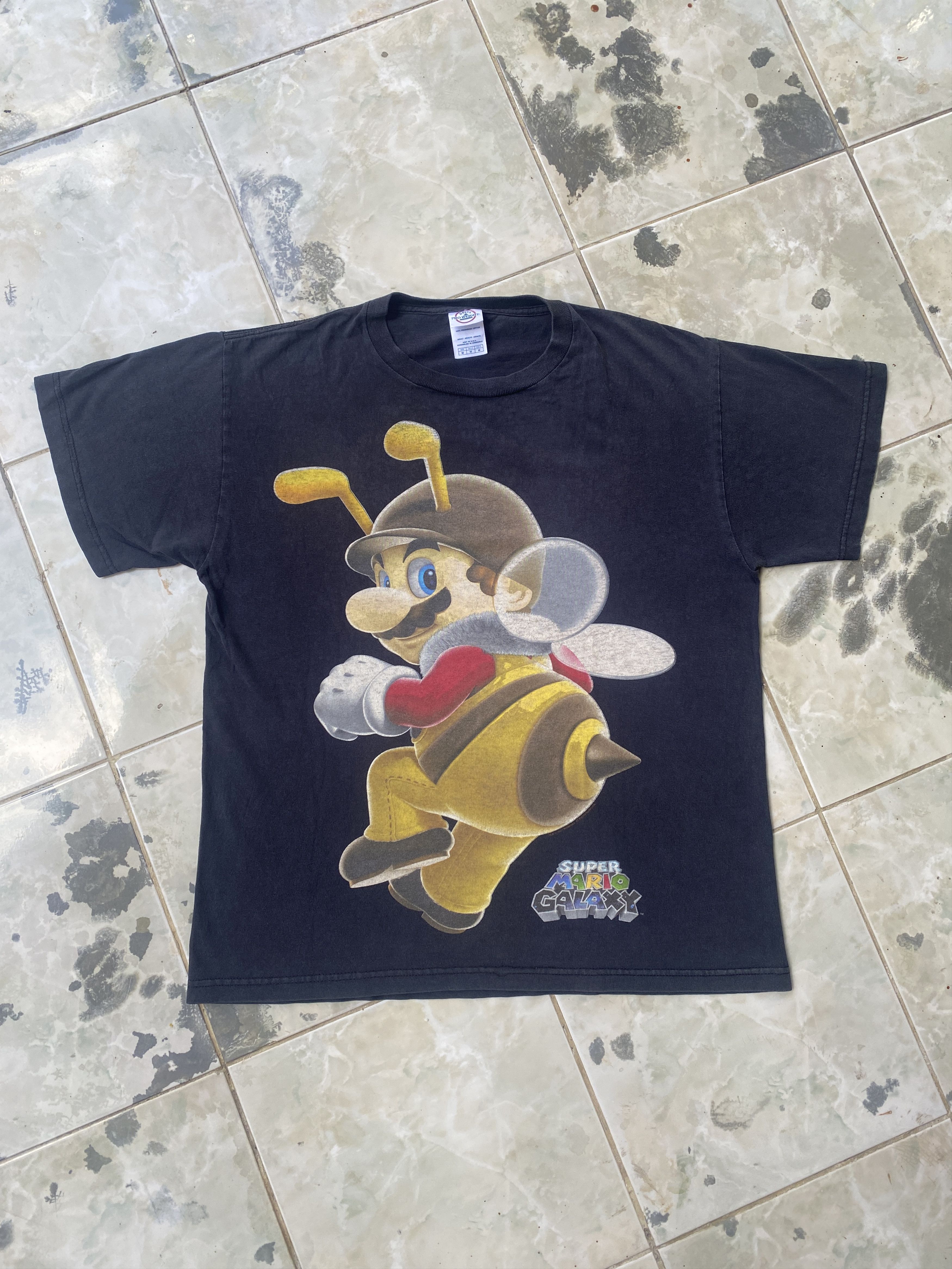 Nintendo Vintage Super Mario Galaxy Bee Nintendo Promo Graphic Tee Size US M / EU 48-50 / 2 - 1 Thumbnail