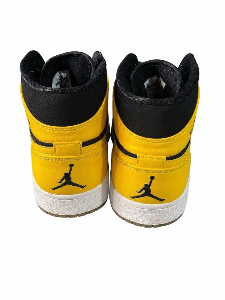 Jordan Brand Air Jordan 1 Mid “New Love” (2017) – 554724-035 Size 9.5 Size US 9.5 / EU 42-43 - 3 Thumbnail
