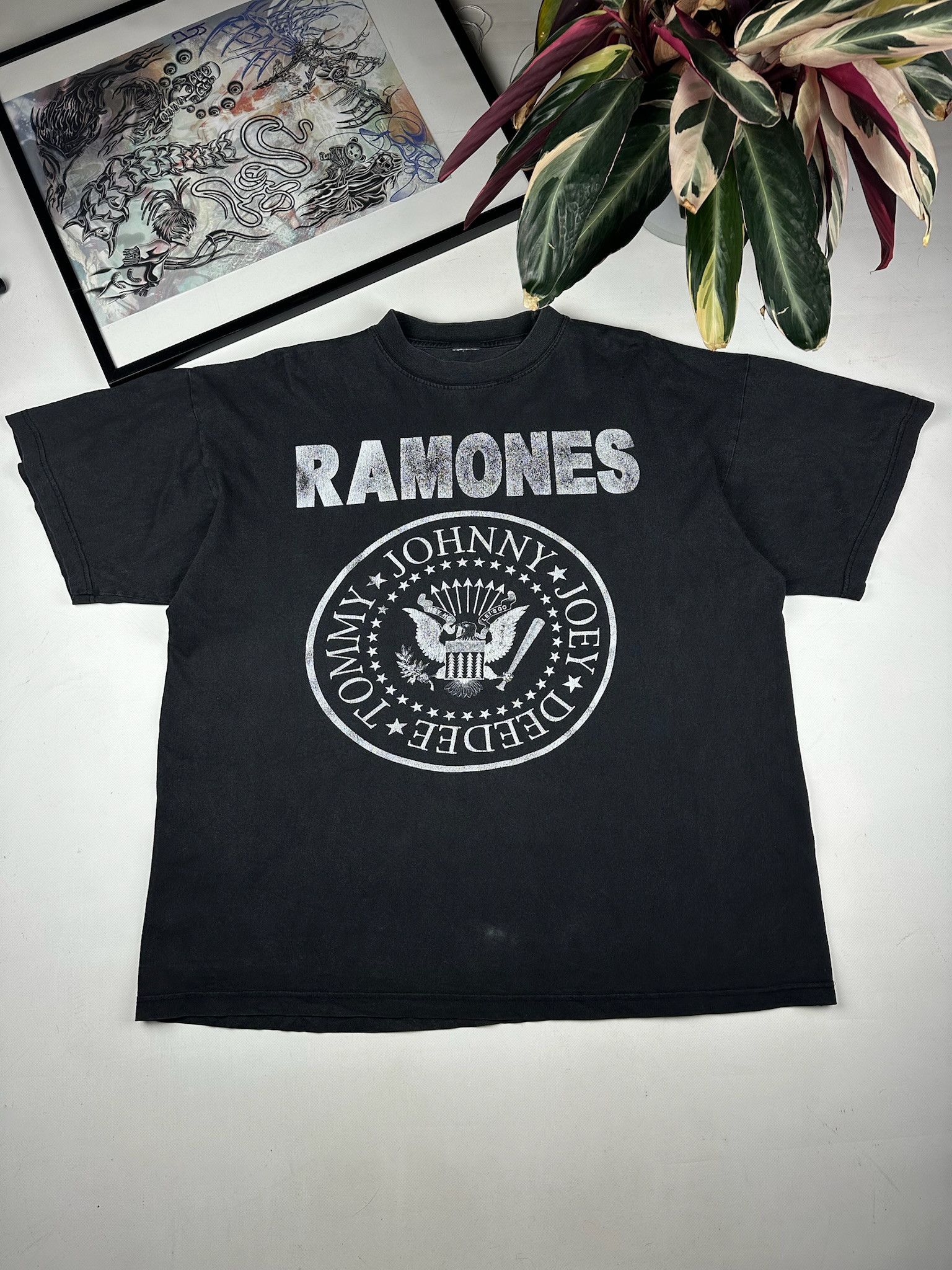 Band Tees Trashed Vintage Ramones Hey Ho Lets Go Punk Tee Size US XL / EU 56 / 4 - 1 Thumbnail