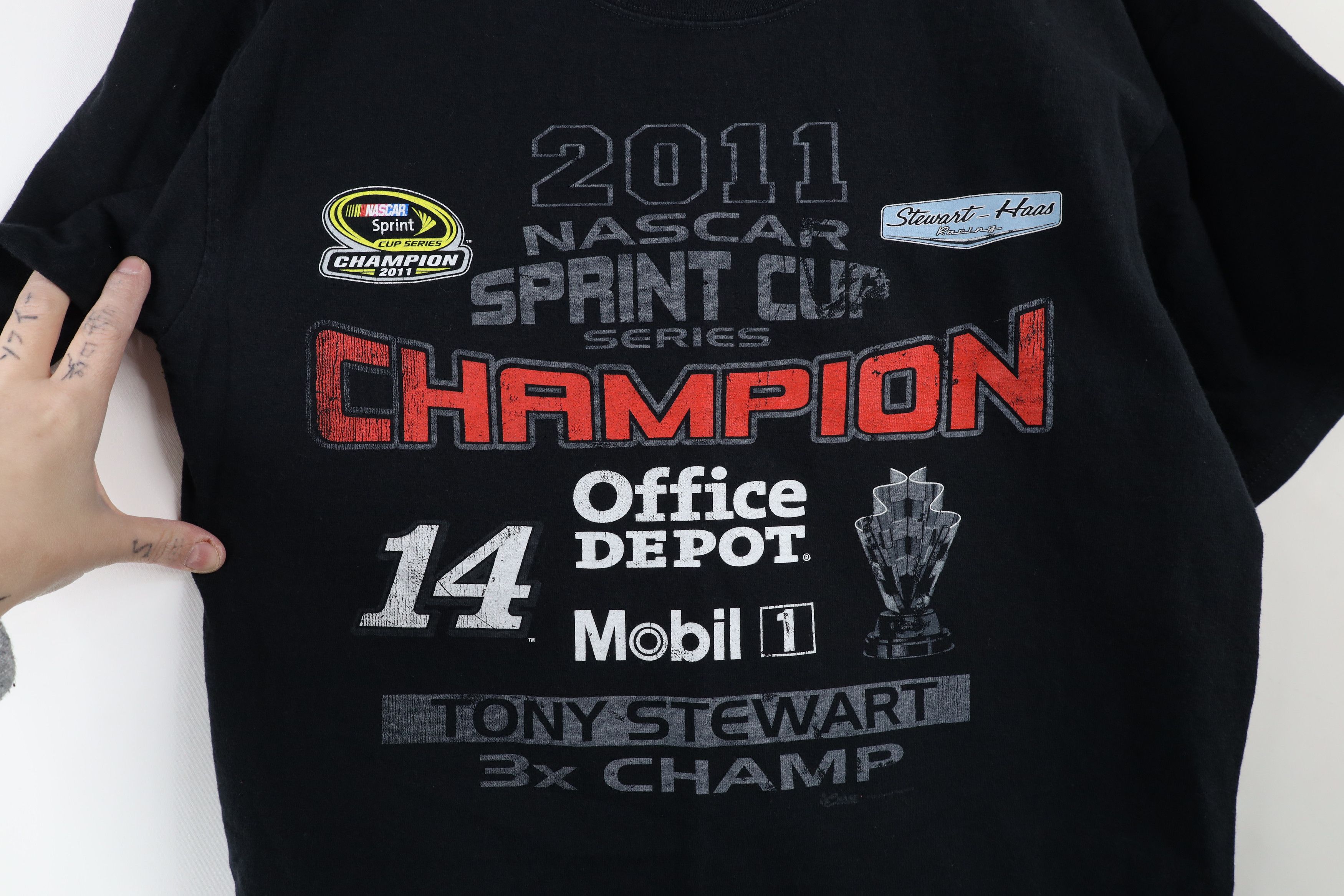 Vintage Vintage Y2K NASCAR Series Champ Tony Stewart Racing T-Shirt Size US M / EU 48-50 / 2 - 4 Thumbnail