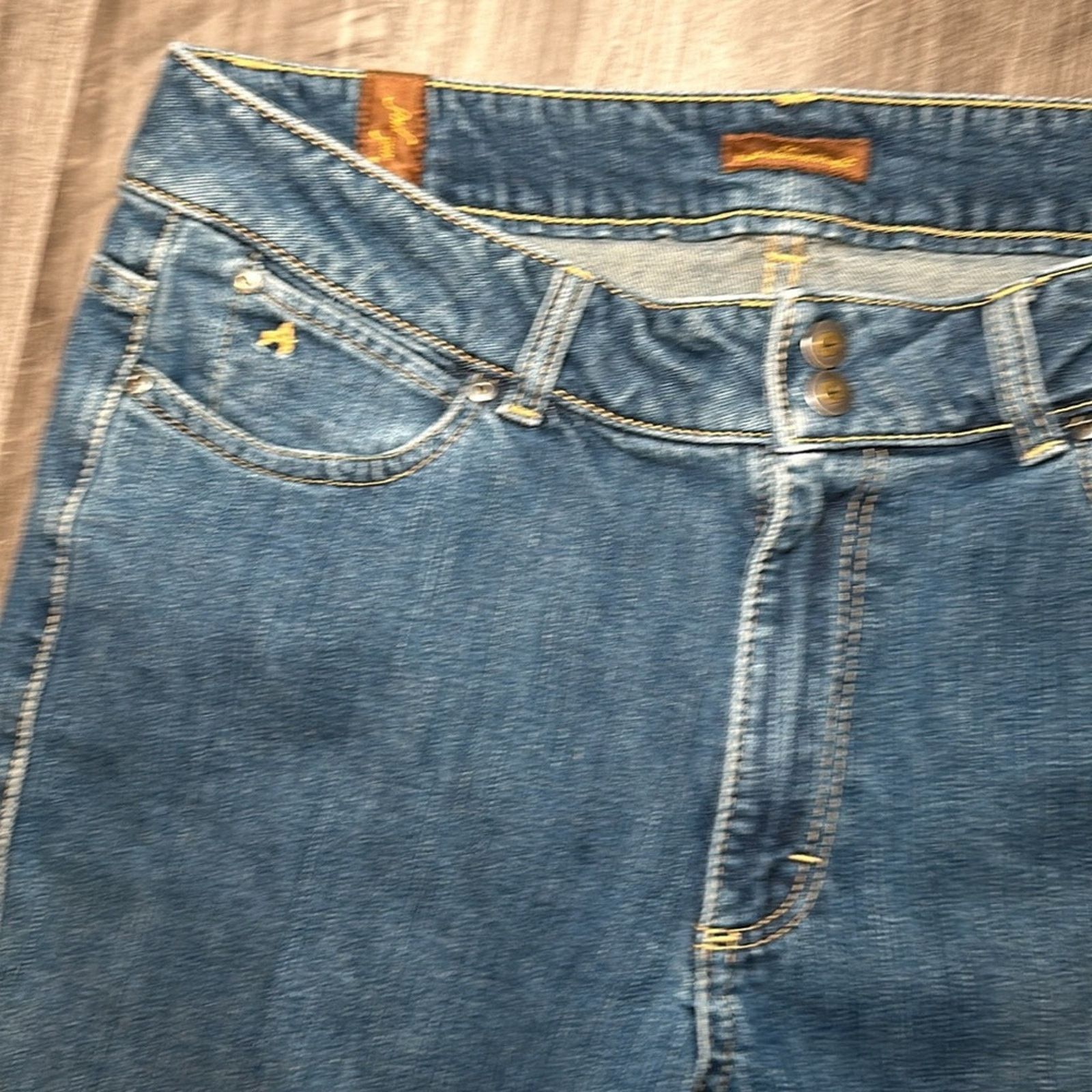 Wrangler Aura by Wrangler Cropped Jeans - 14 AVG Size 36" / US 14 / IT 50 - 5 Thumbnail