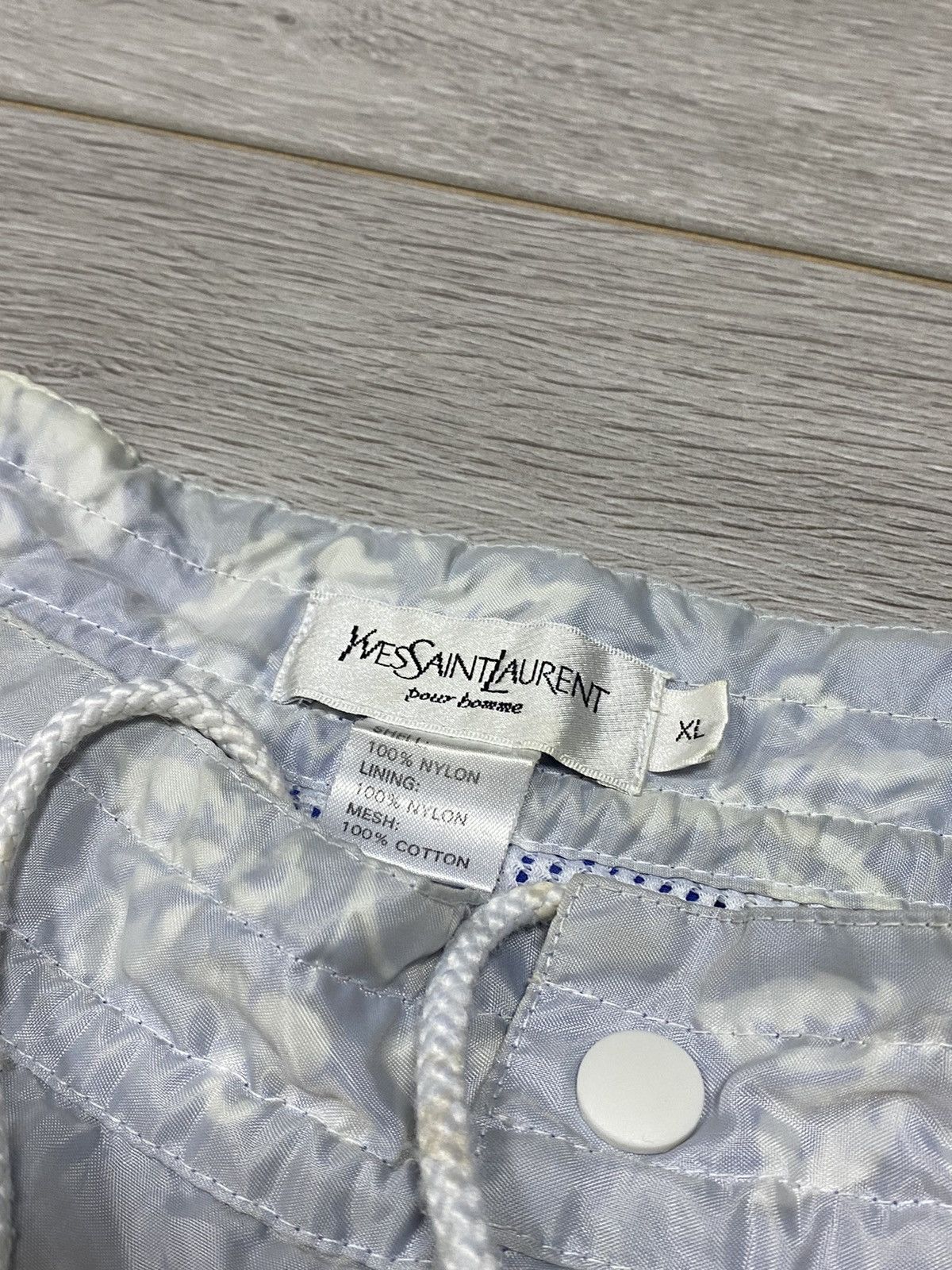 Yves Saint Laurent Yves Saint Laurent change color YSL RARE floral shorts Size US 36 / EU 52 - 5 Thumbnail