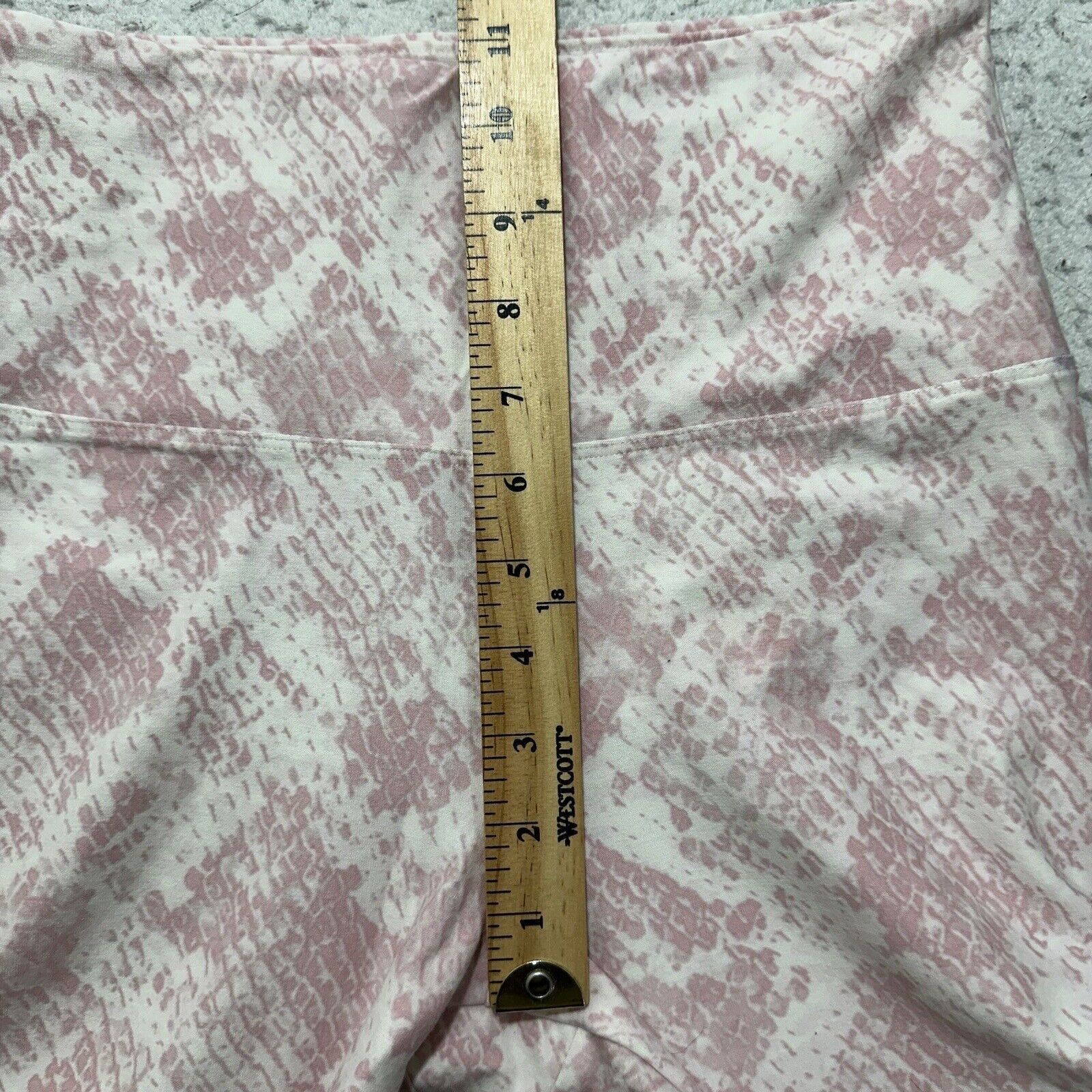 Victoria's Secret Victoria's Secret PINK Yoga Small High Rise Biker Shorts Size 28" / US 6 / IT 42 - 12 Thumbnail