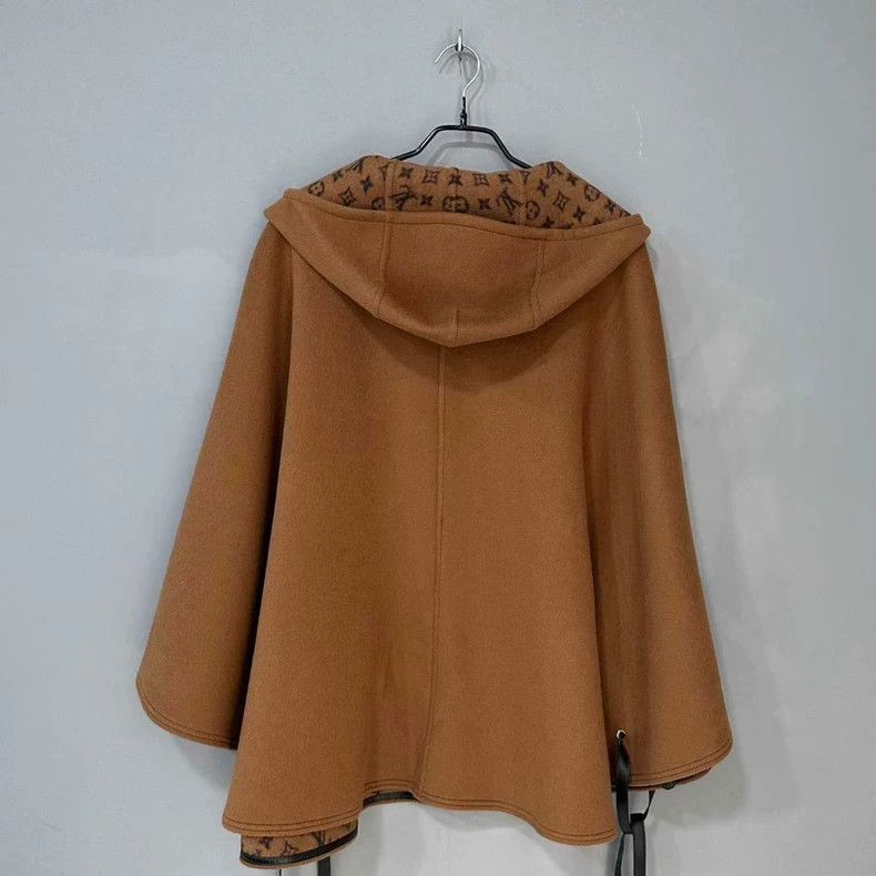 Louis Vuitton Louis Vuitton Cloak coat with full print inside coat Size S / US 4 / IT 40 - 2 Thumbnail