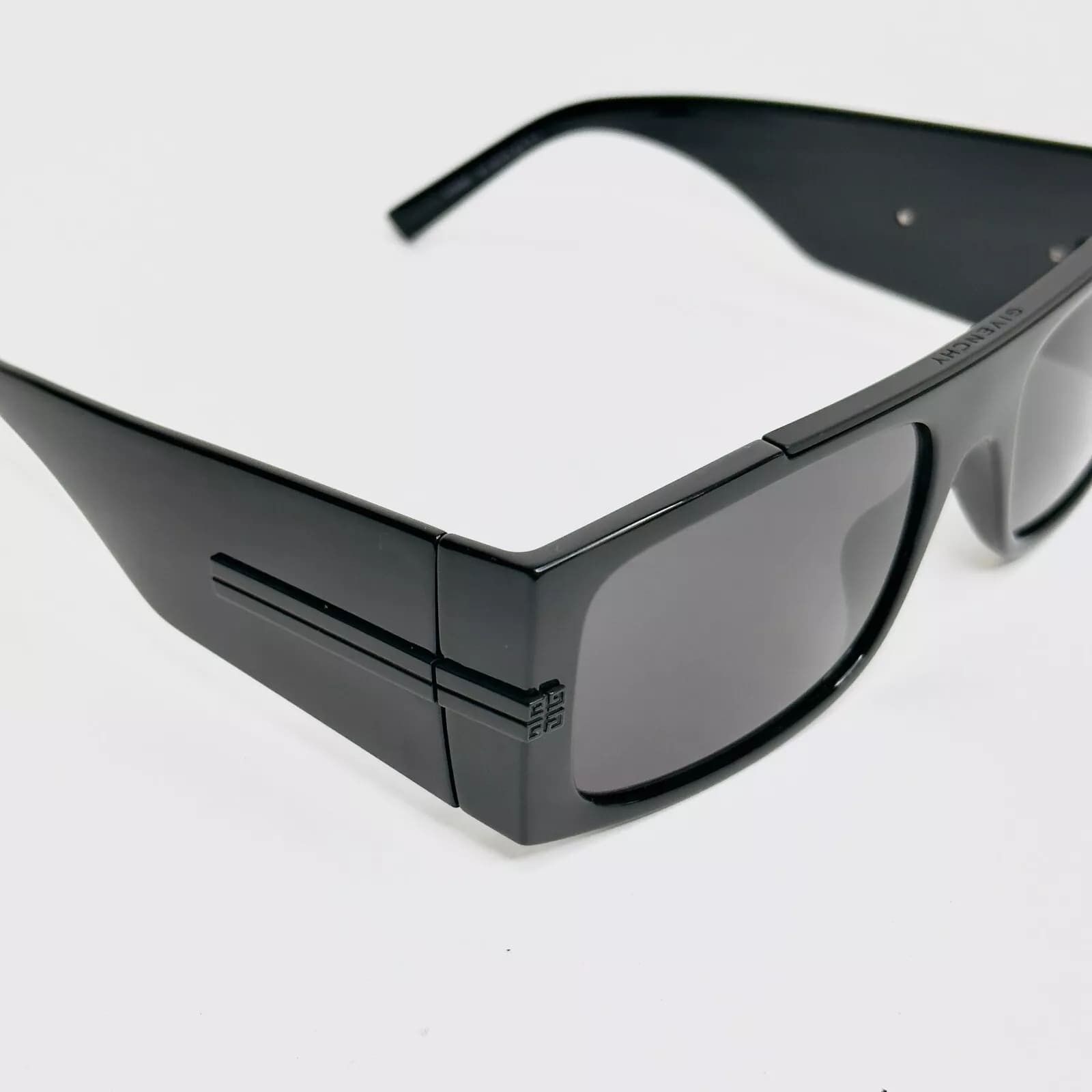 Givenchy GIVENCHY GV 4G BAR 40011 Black Square GV40011I Sunglasses Size ONE SIZE - 2 Thumbnail