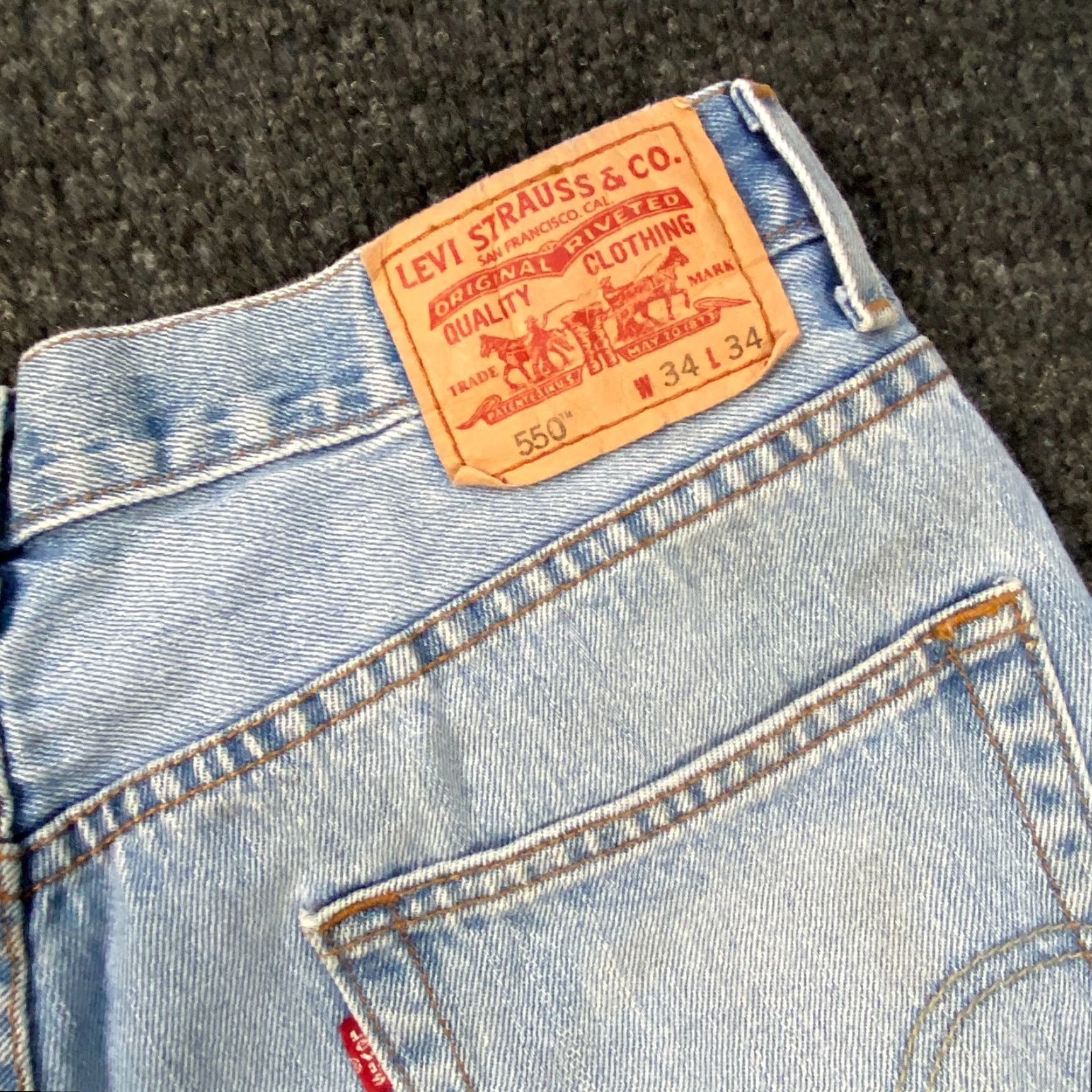 Levi's VINTAGE Levi’s 550 Jeans 34 x 29 Relaxed Light Wash Blue Denim Men Jeans 80s 90s Grunge Hip Hop Hipster Retro Band College Inseam 29 Waist 34 Mens Size US 34 / EU 50 - 4 Thumbnail