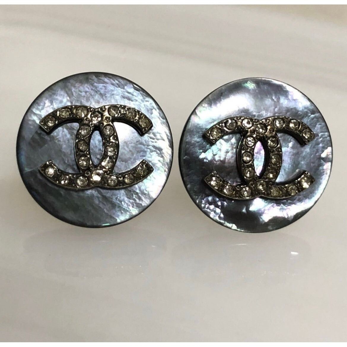 Chanel Vintage CHANEL black shell earrings with rhinestone crystal Size ONE SIZE - 2 Thumbnail