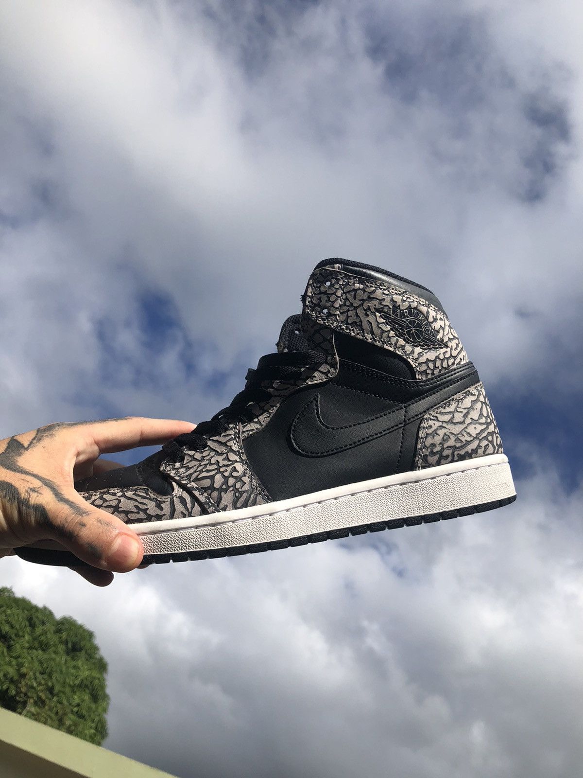 Jordan Brand Jordan 1 Retro High Black Elephant Size US 10 / EU 43 - 1 Thumbnail