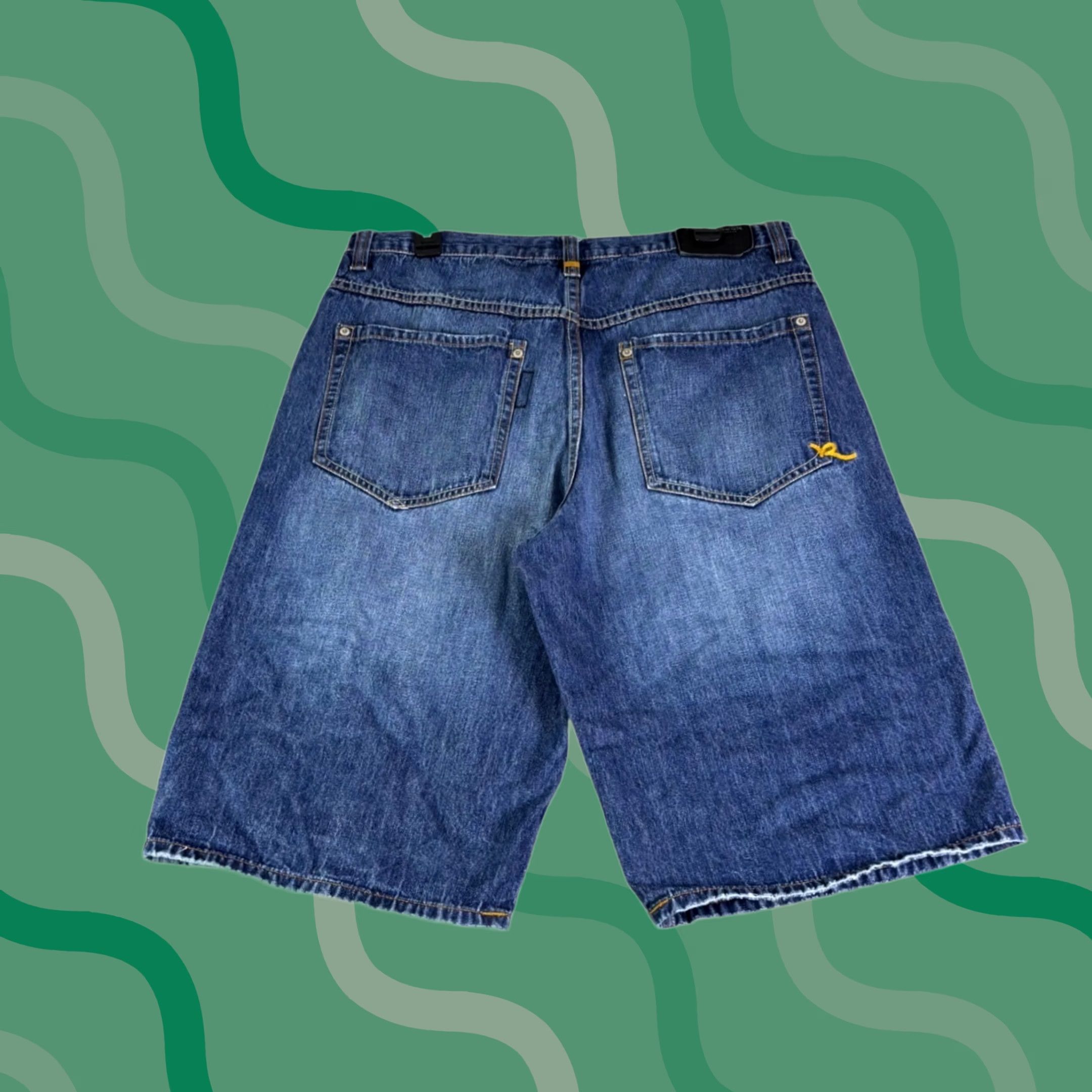 Rocawear VINTAGE Rocawear Bermuda Shorts Mens Baggy Denim 36 Blue Medium Wash 5-Pocket Logo Embroidered Size US 36 / EU 52 - 1 Thumbnail