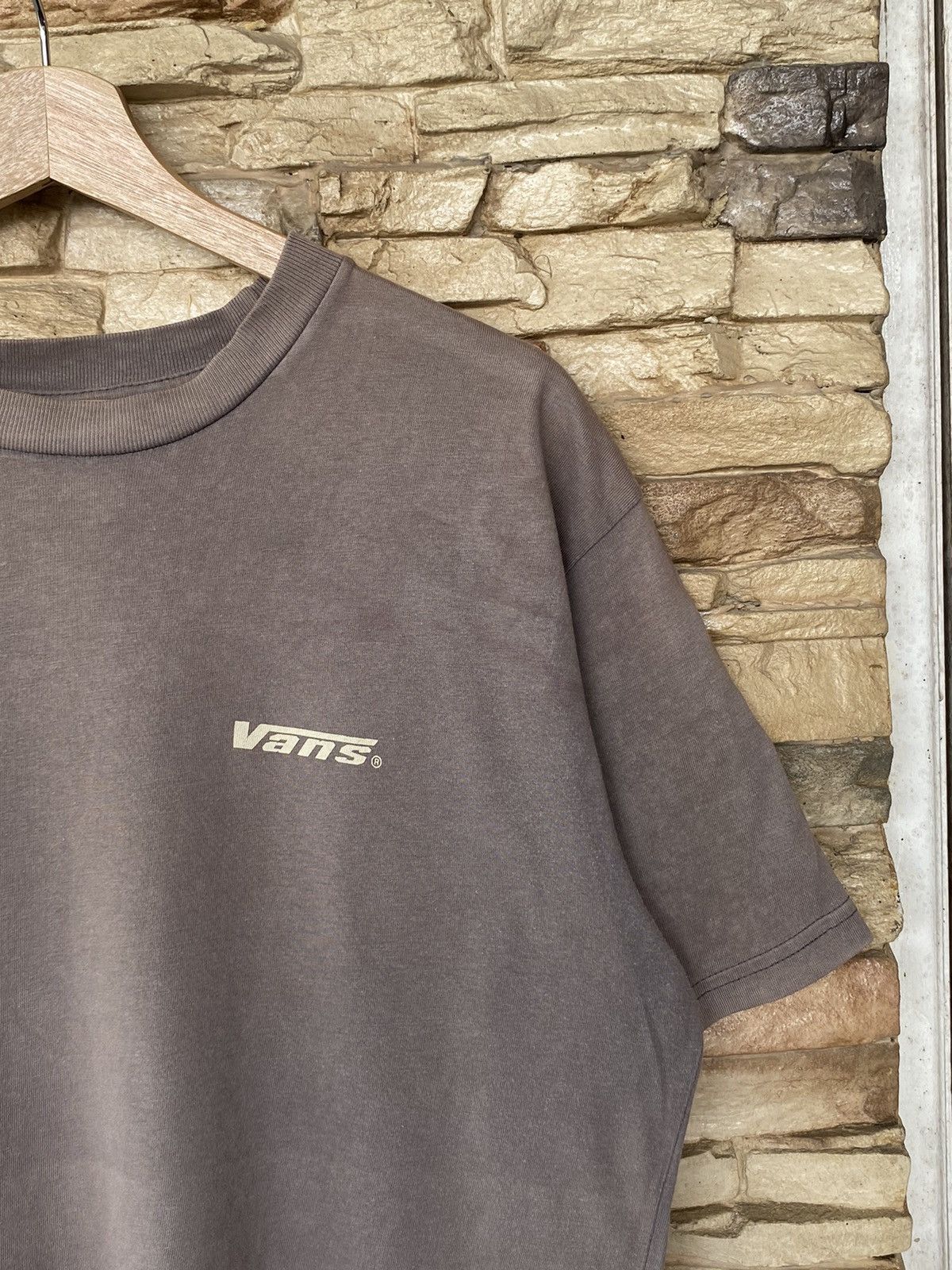 Vintage Vintage Vans 90s Backhit Print Tees Distressed Faded Size US L / EU 52-54 / 3 - 3 Thumbnail