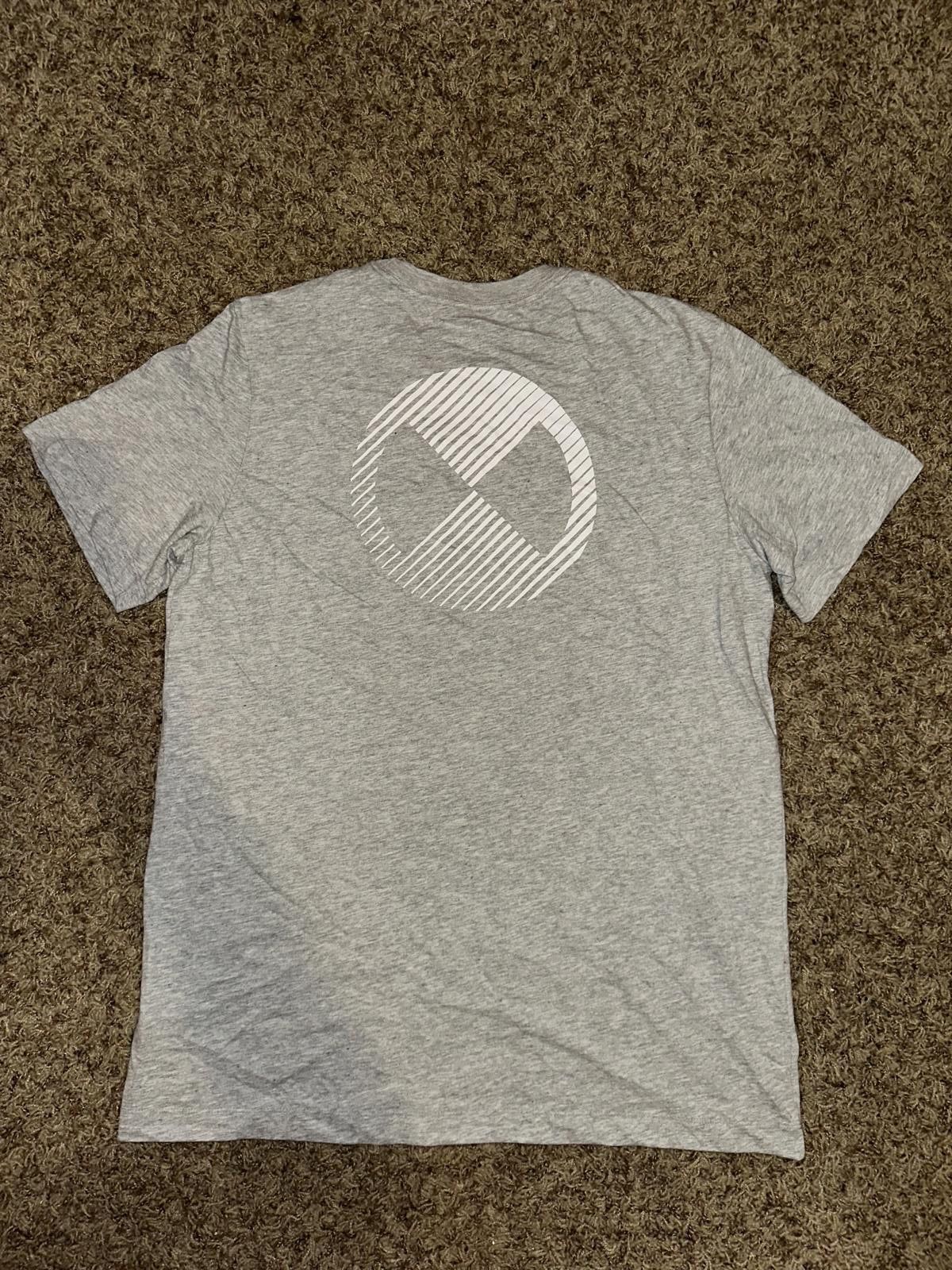 Nike Nike Men’s Dri-Fit Training Graphic T-Shirt Size US L / EU 52-54 / 3 - 5 Thumbnail