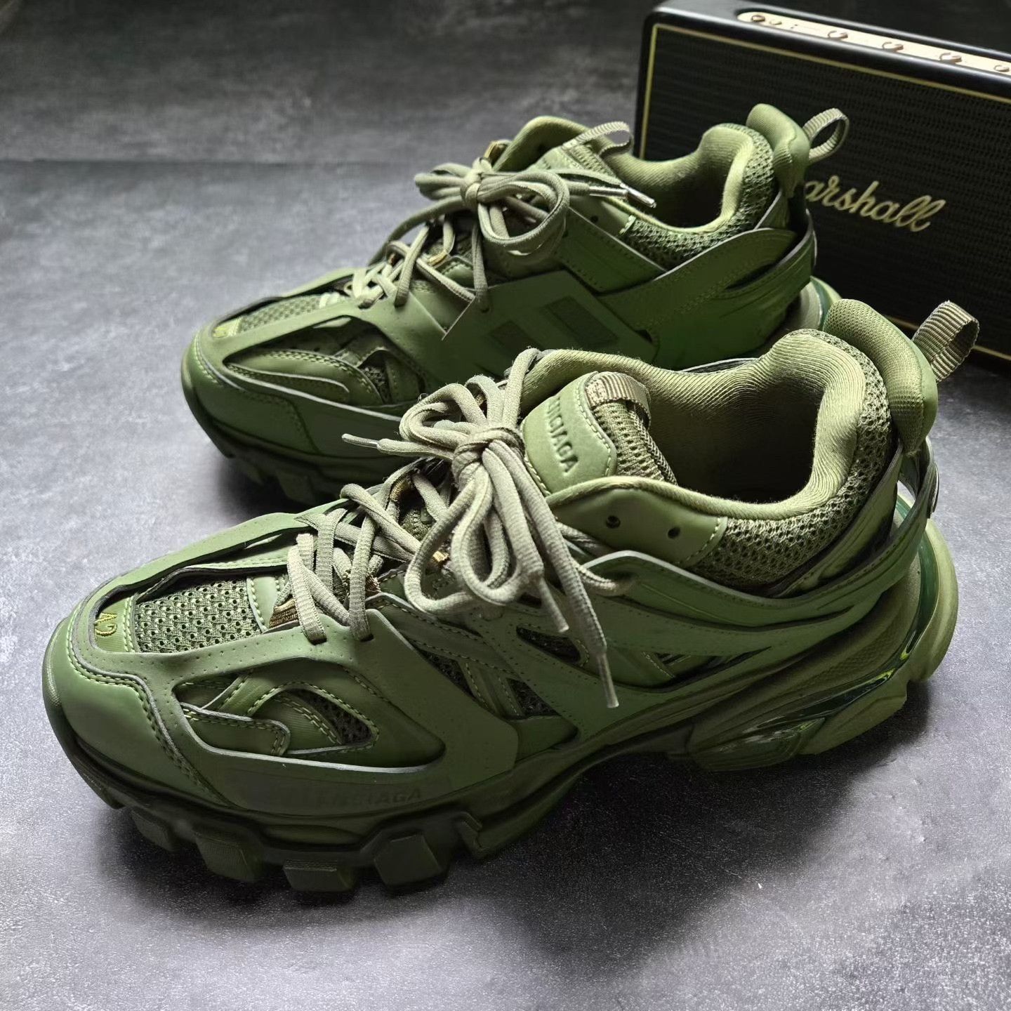 Balenciaga Balenciaga Green Lowtop Sneakers 42 Men Size US 9 / EU 42 - 1 Thumbnail