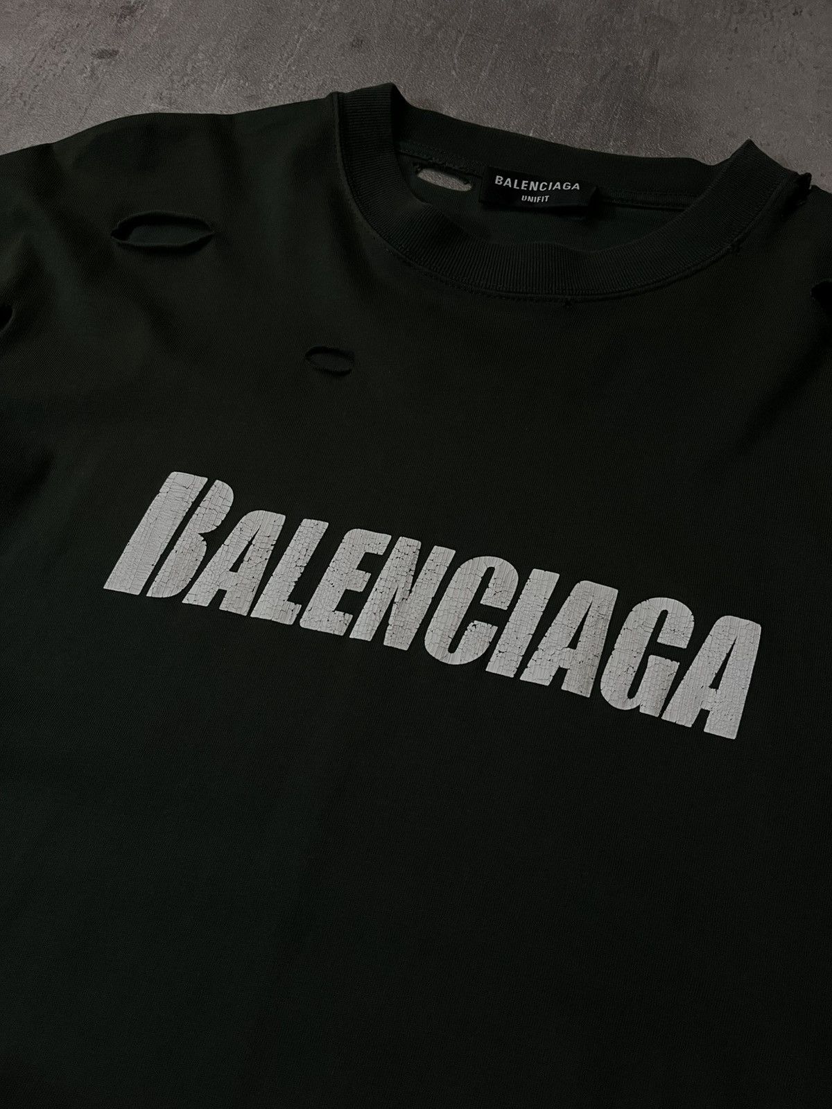 Balenciaga Balenciaga Caps destroyed T-shirt bottle green Size US XS / EU 42 / 0 - 5 Thumbnail