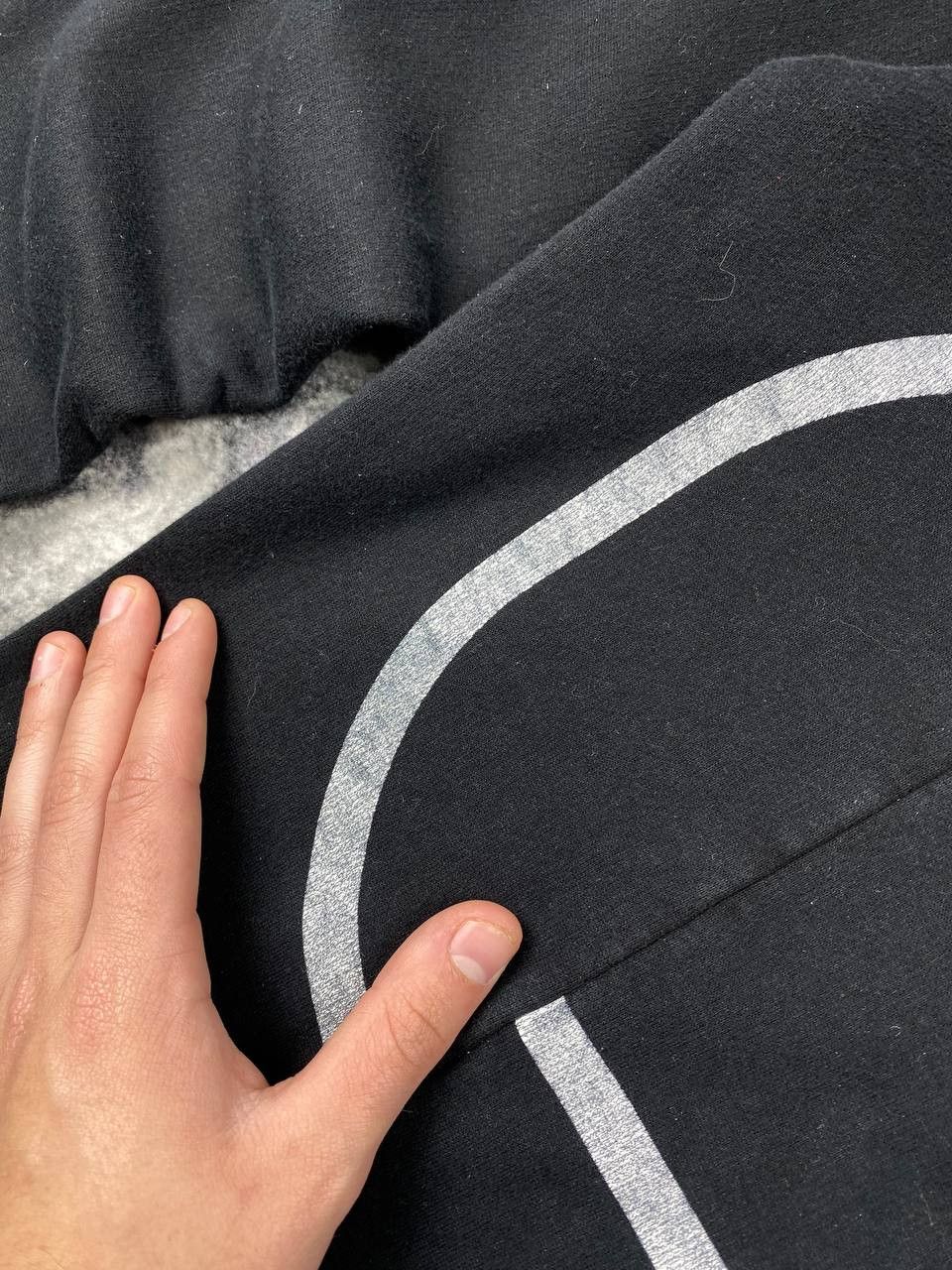 Valentino Valentino Garavani V Logo Hoodie Men Size L Back Size US L / EU 52-54 / 3 - 6 Thumbnail