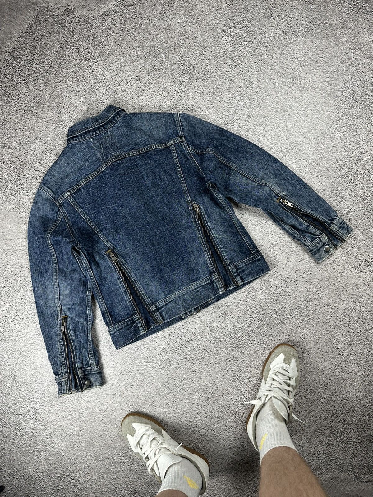 Levi's Vintage Clothing Vintage Levi’s Woman’s Denim Jean 90s Jacket Faded Style Size M / US 6-8 / IT 42-44 - 2 Thumbnail