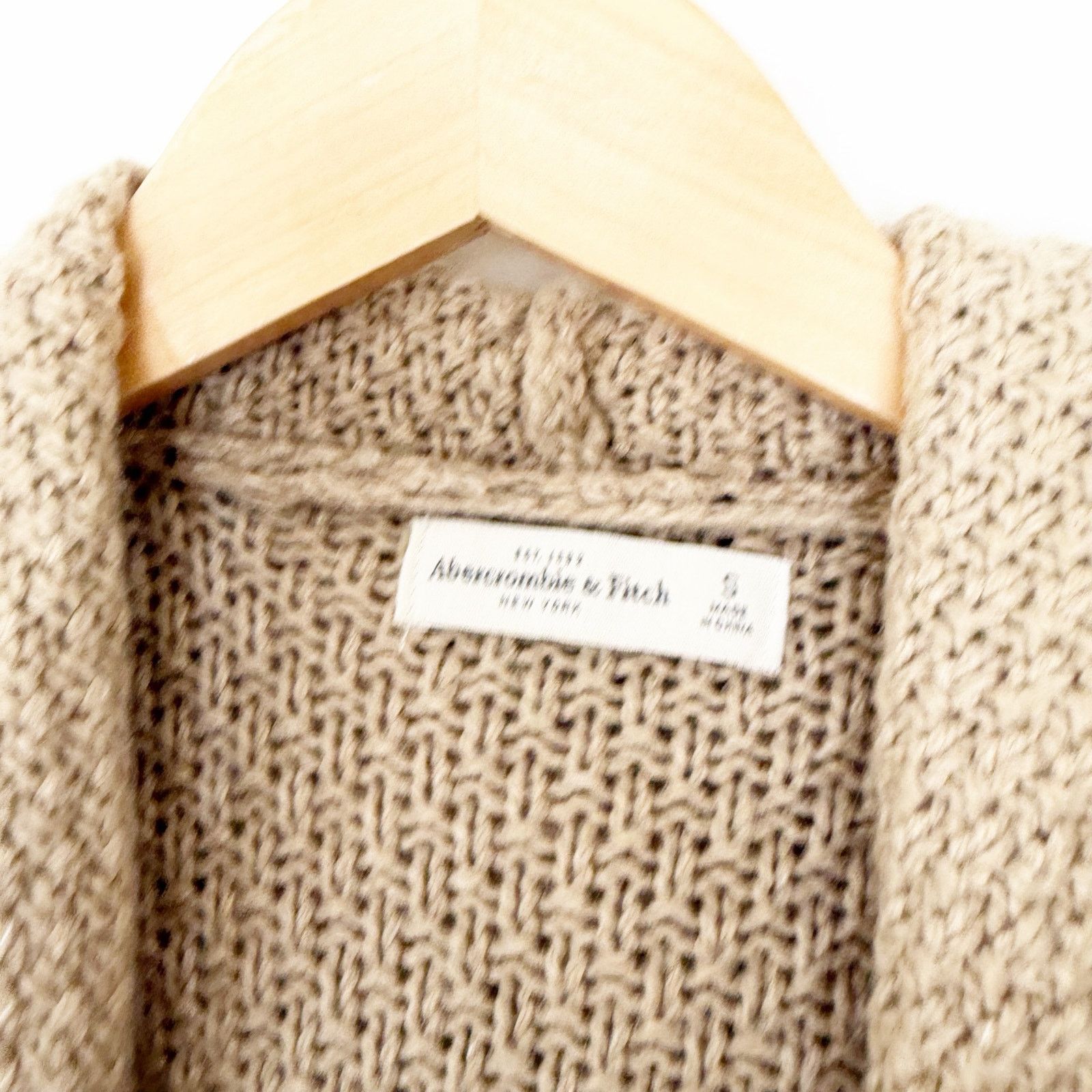 Abercrombie & Fitch Abercrombie & Fitch Tan Knit Cardigan Elbow Patches Sz S Size S / US 4 / IT 40 - 2 Thumbnail