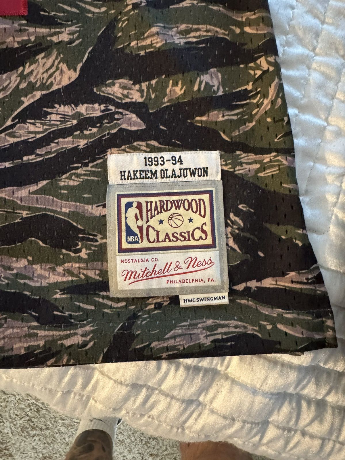 Mitchell & Ness Hakeem Olajuwon Camo 93-94 Mitchell & Ness sz L Size US L / EU 52-54 / 3 - 5 Thumbnail